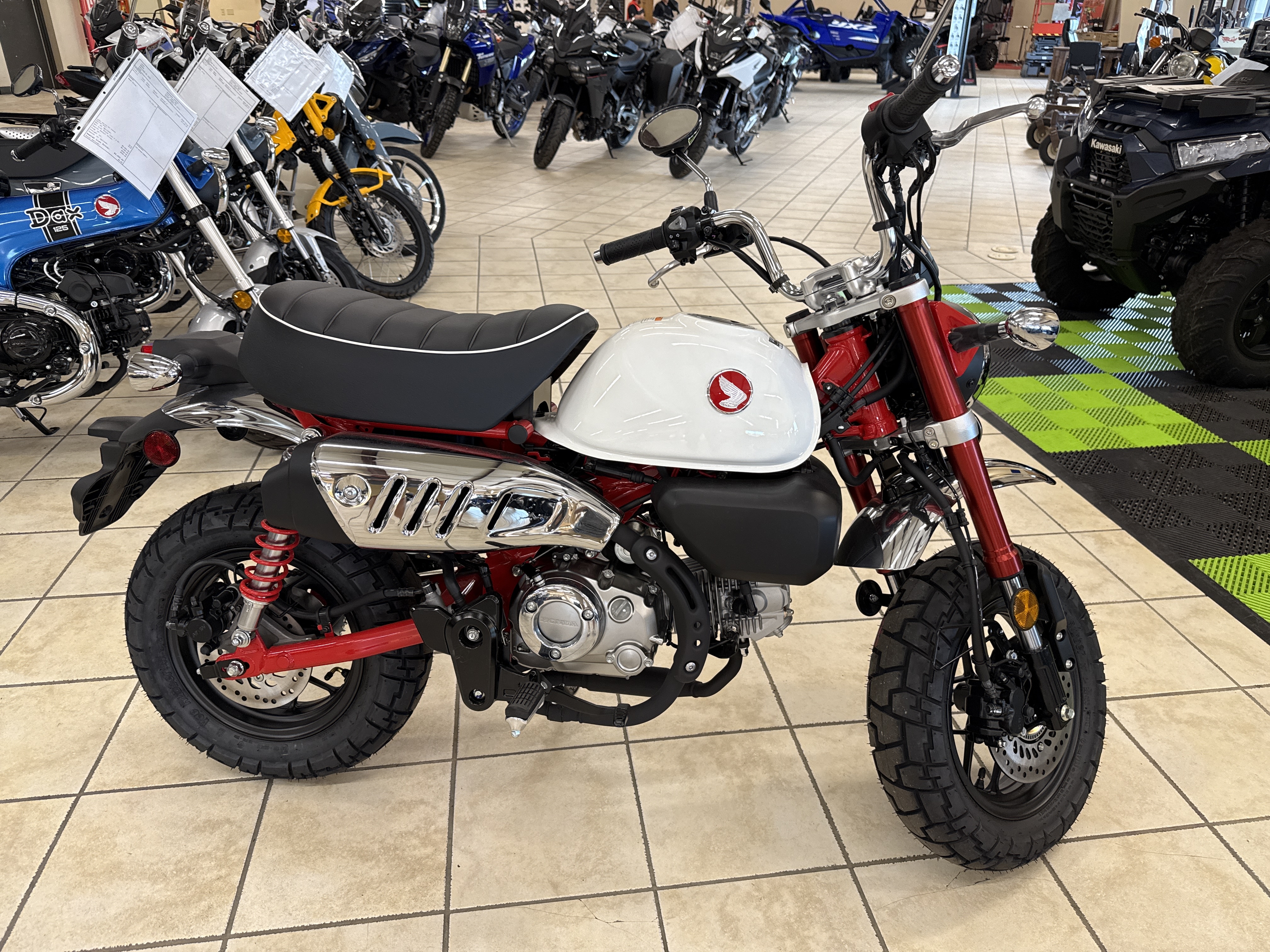 2025 Honda MONKEY - Photo 2