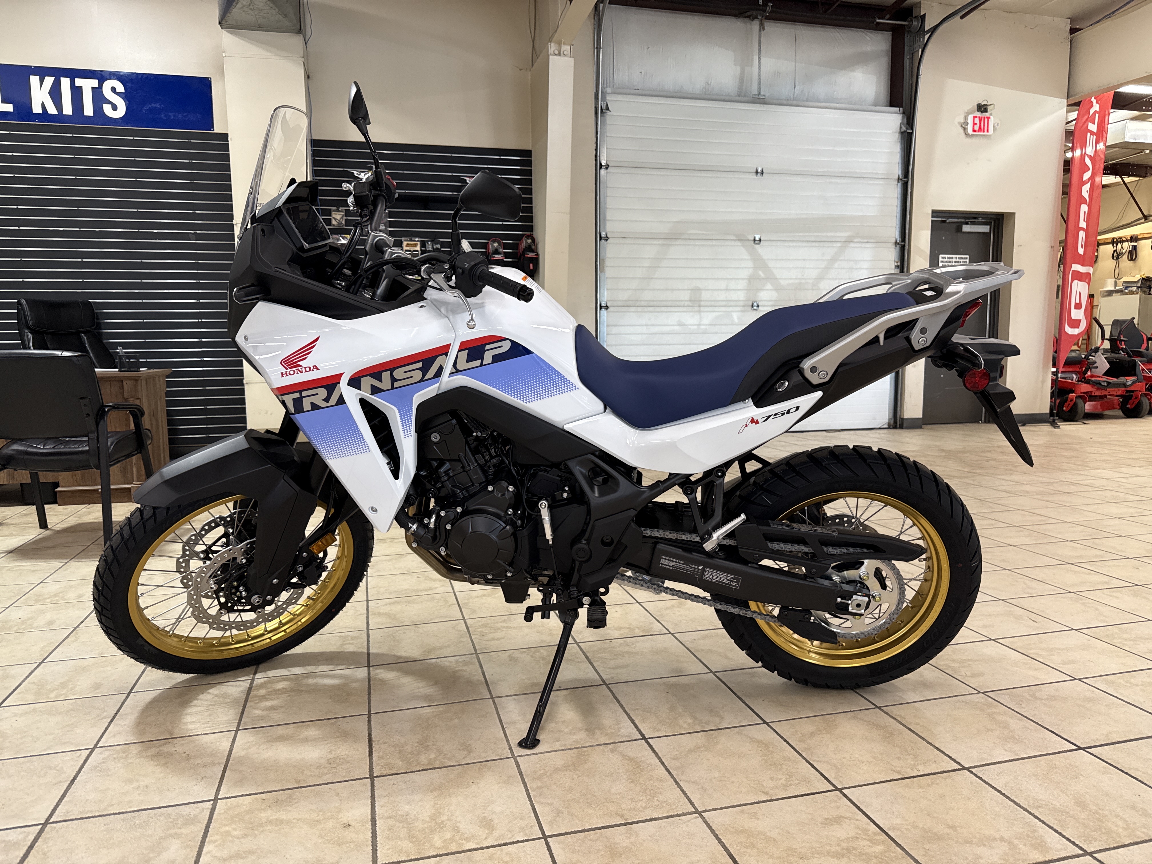 2025 Honda TRANSALP - Photo 5