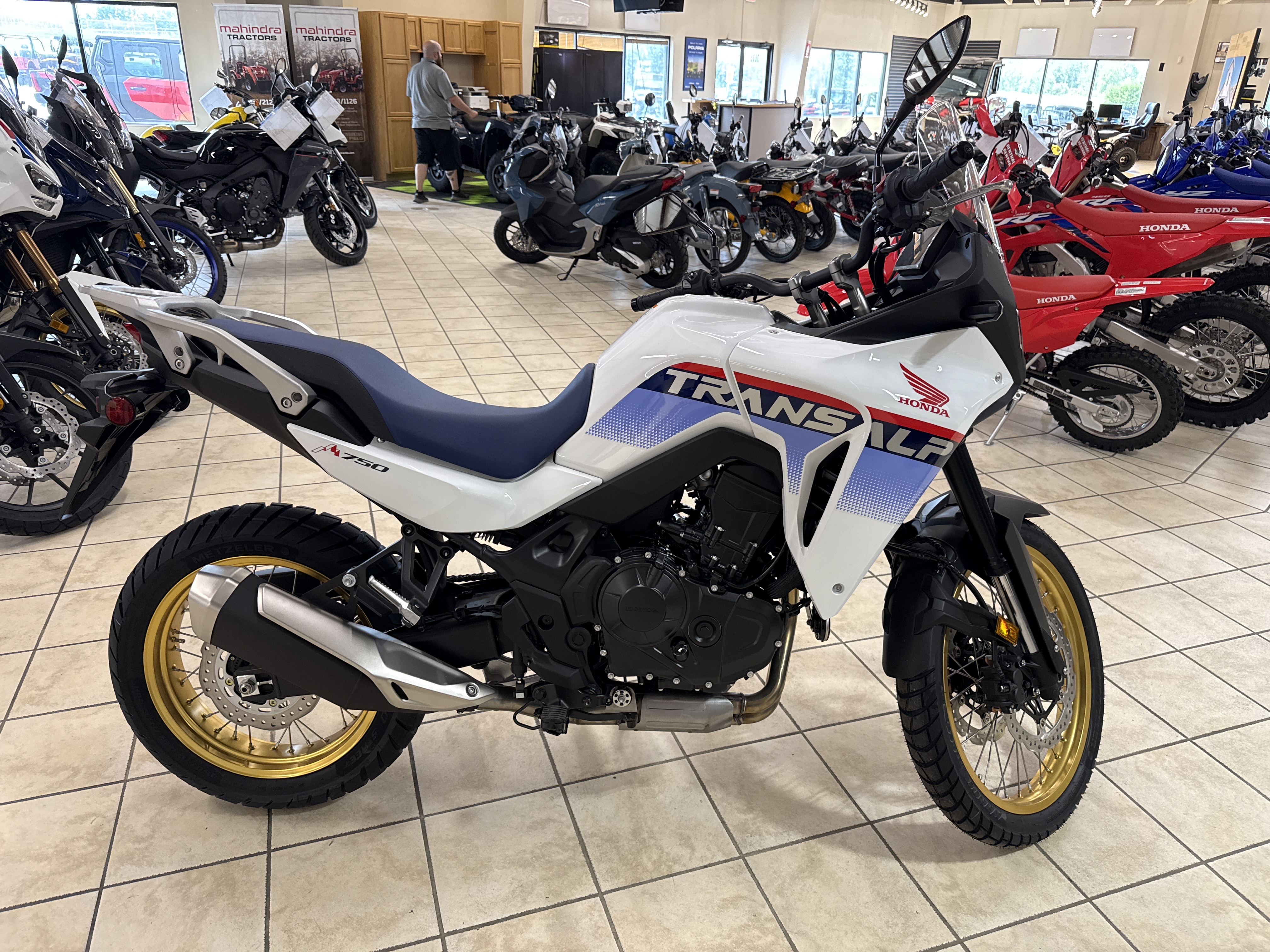 2025 Honda TRANSALP - Photo 2