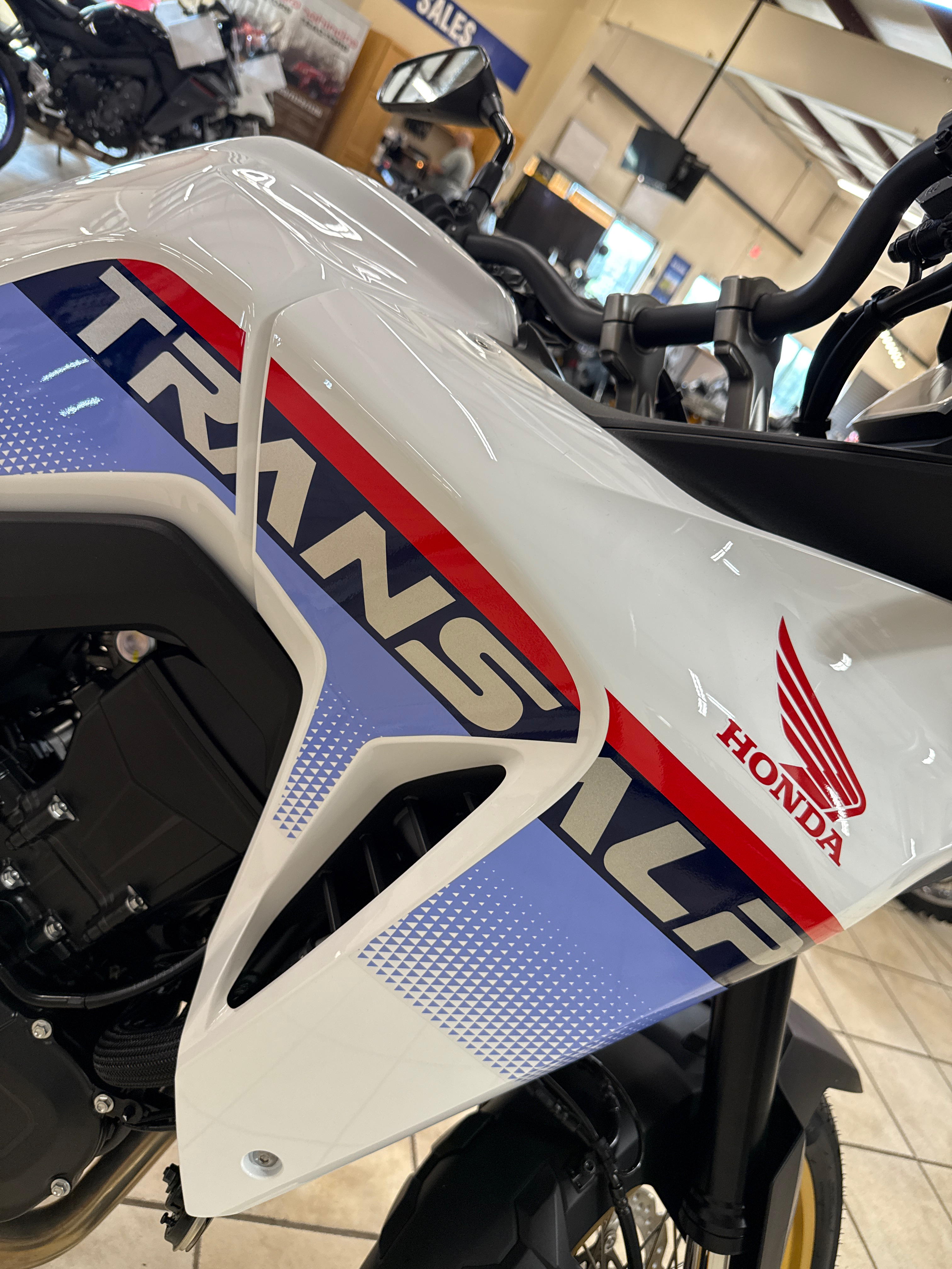 2025 Honda TRANSALP - Photo 4