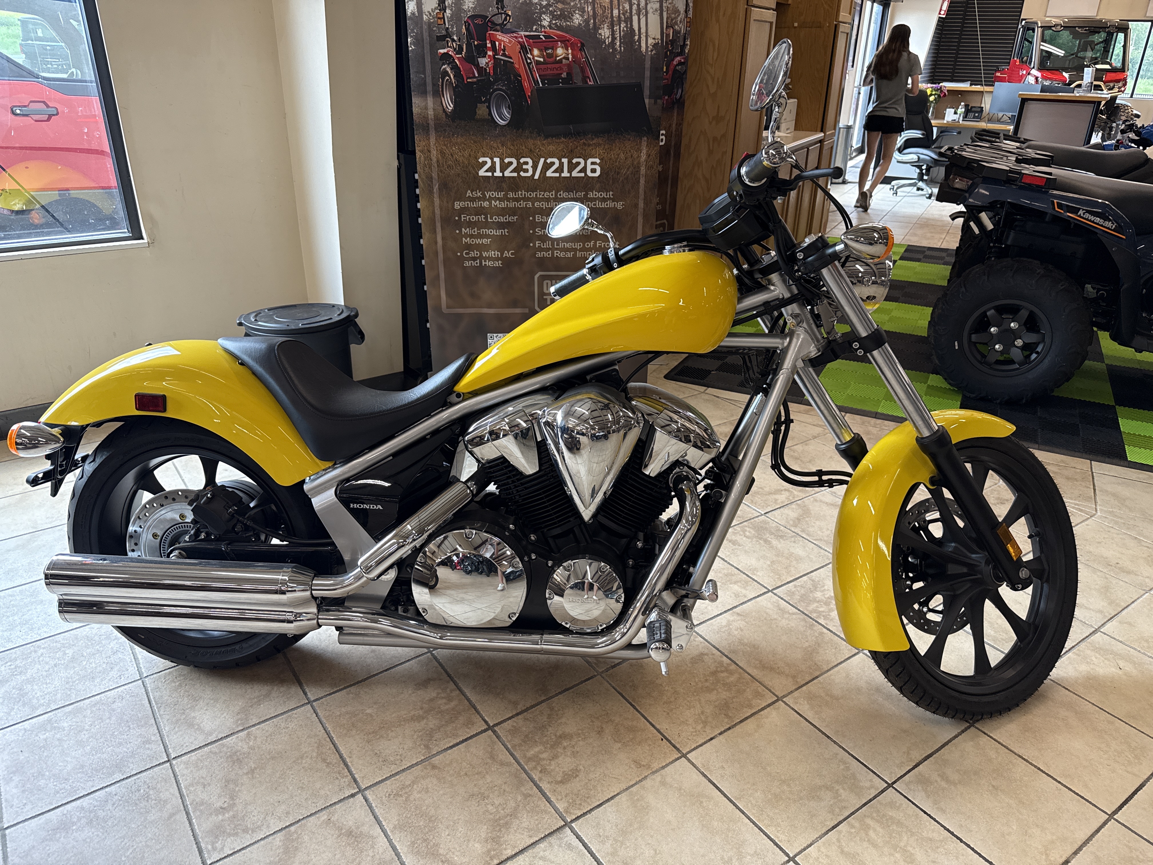 2023 Honda FURY - Photo 2
