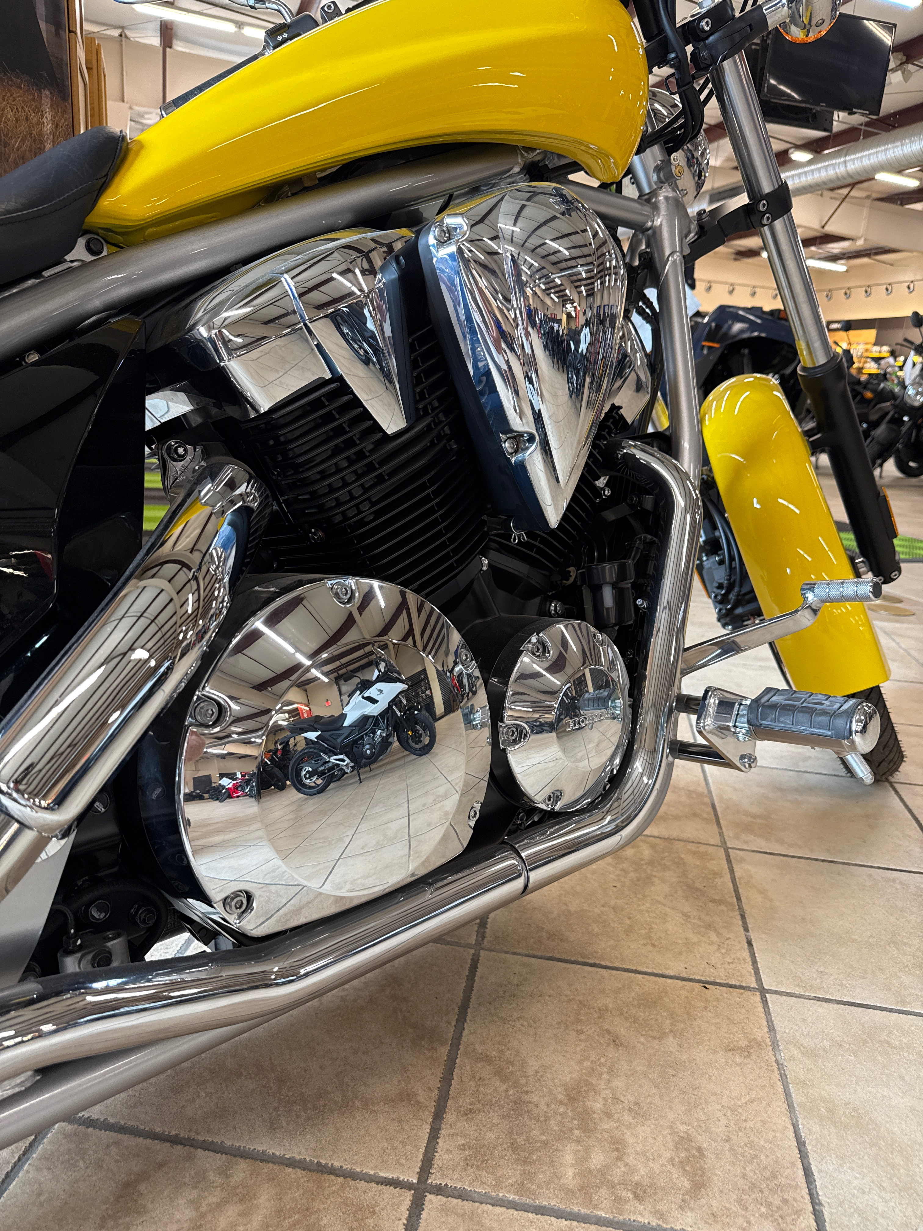 2023 Honda FURY - Photo 3