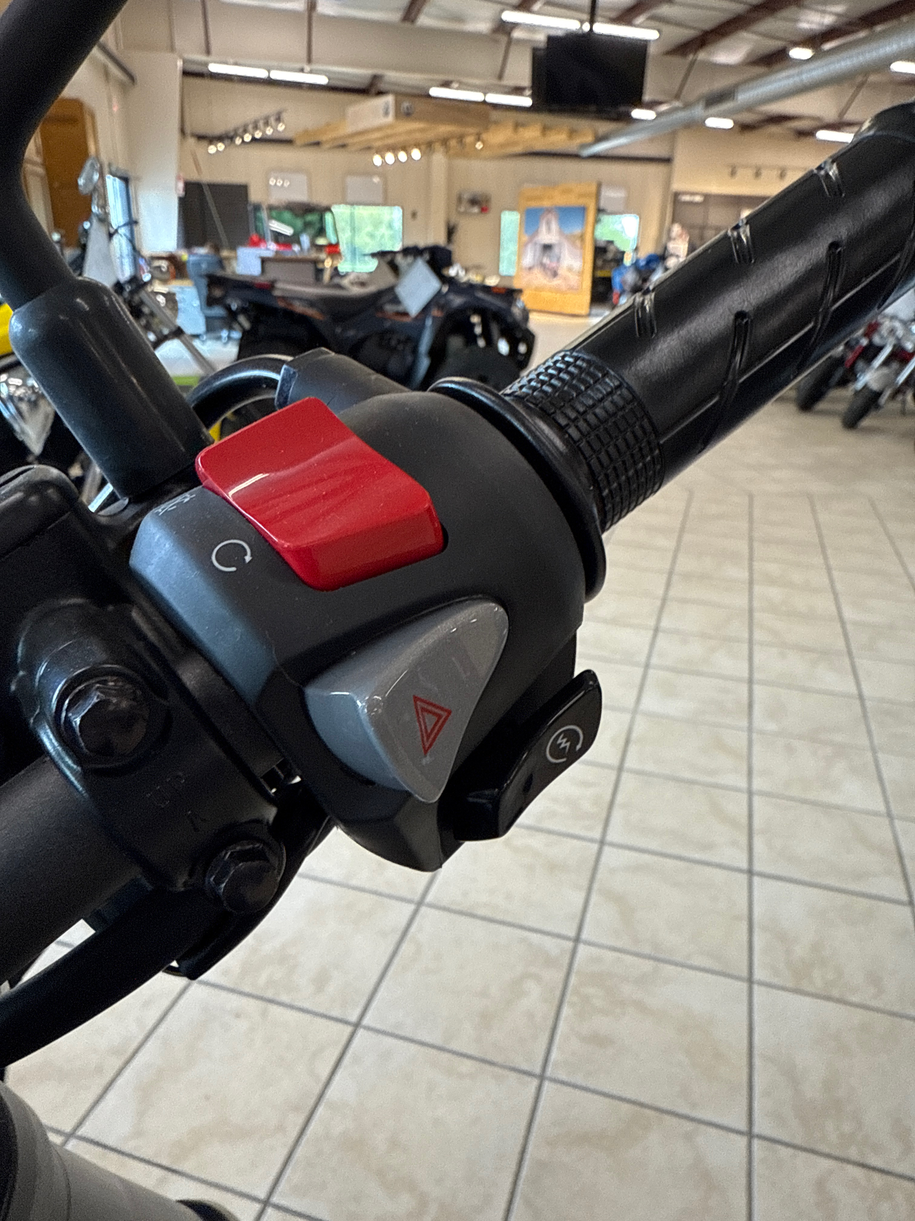 2025 Honda CB500F - Photo 6