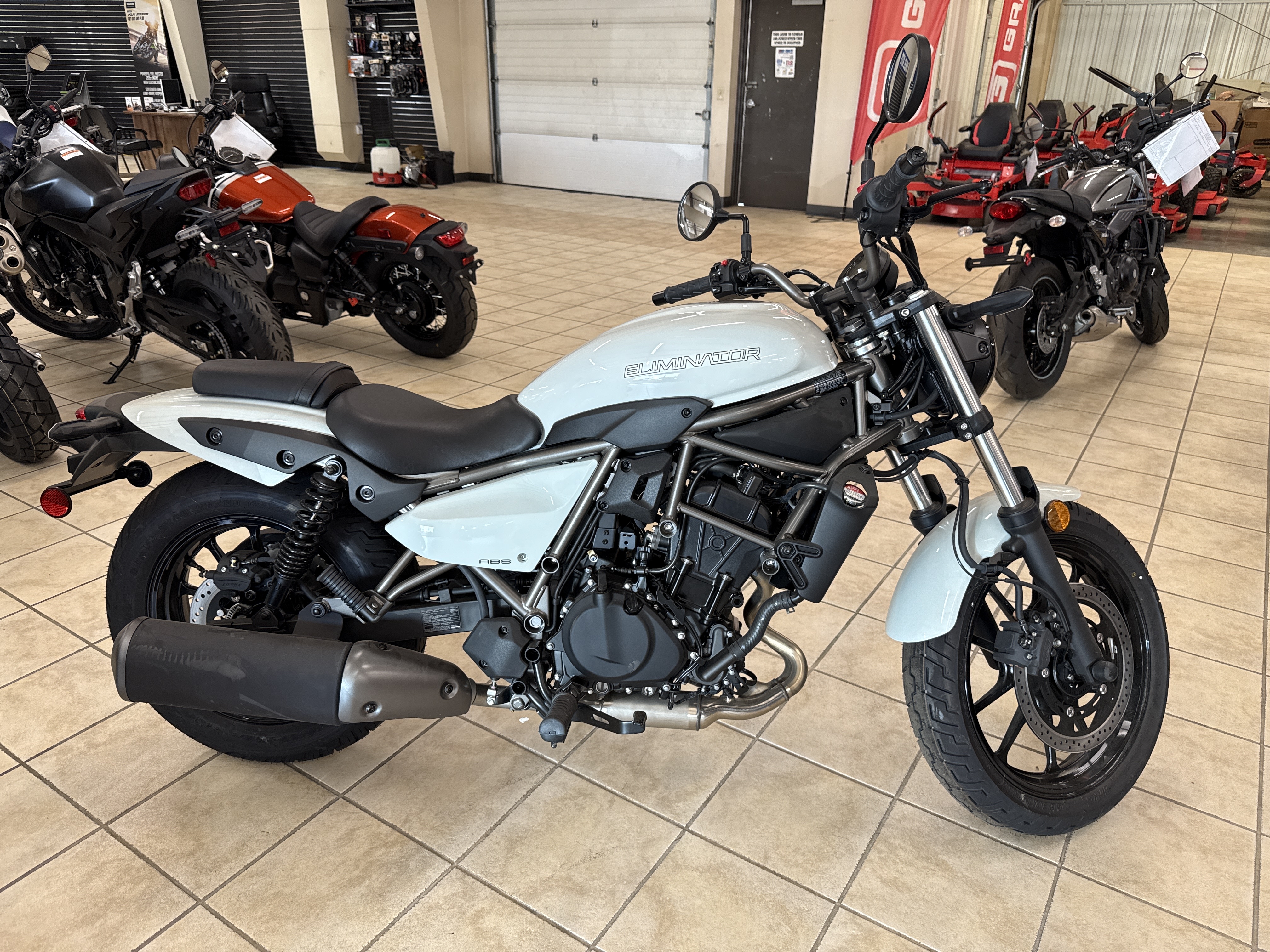 2024 Kawasaki Eliminator ABS - Photo 2