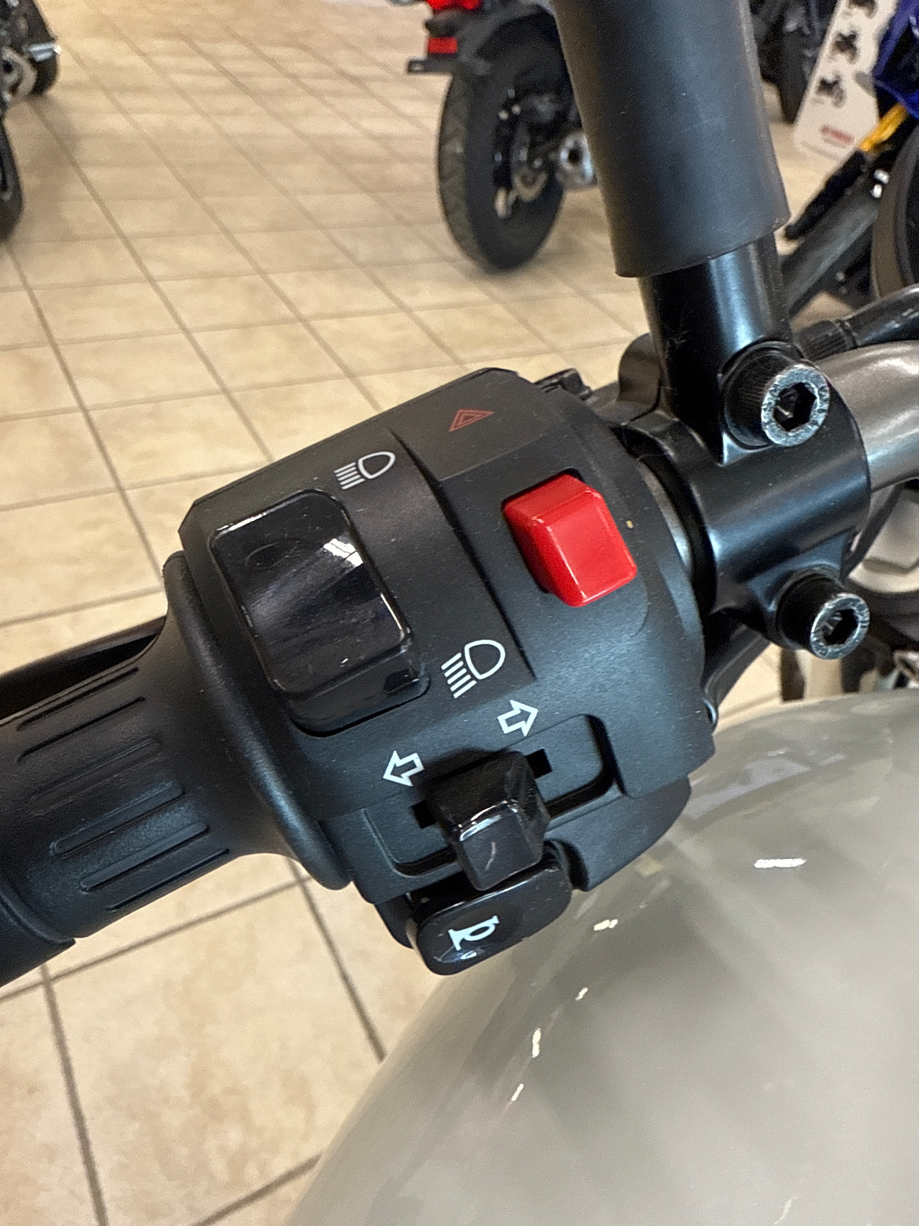 2024 Kawasaki Eliminator ABS - Photo 4
