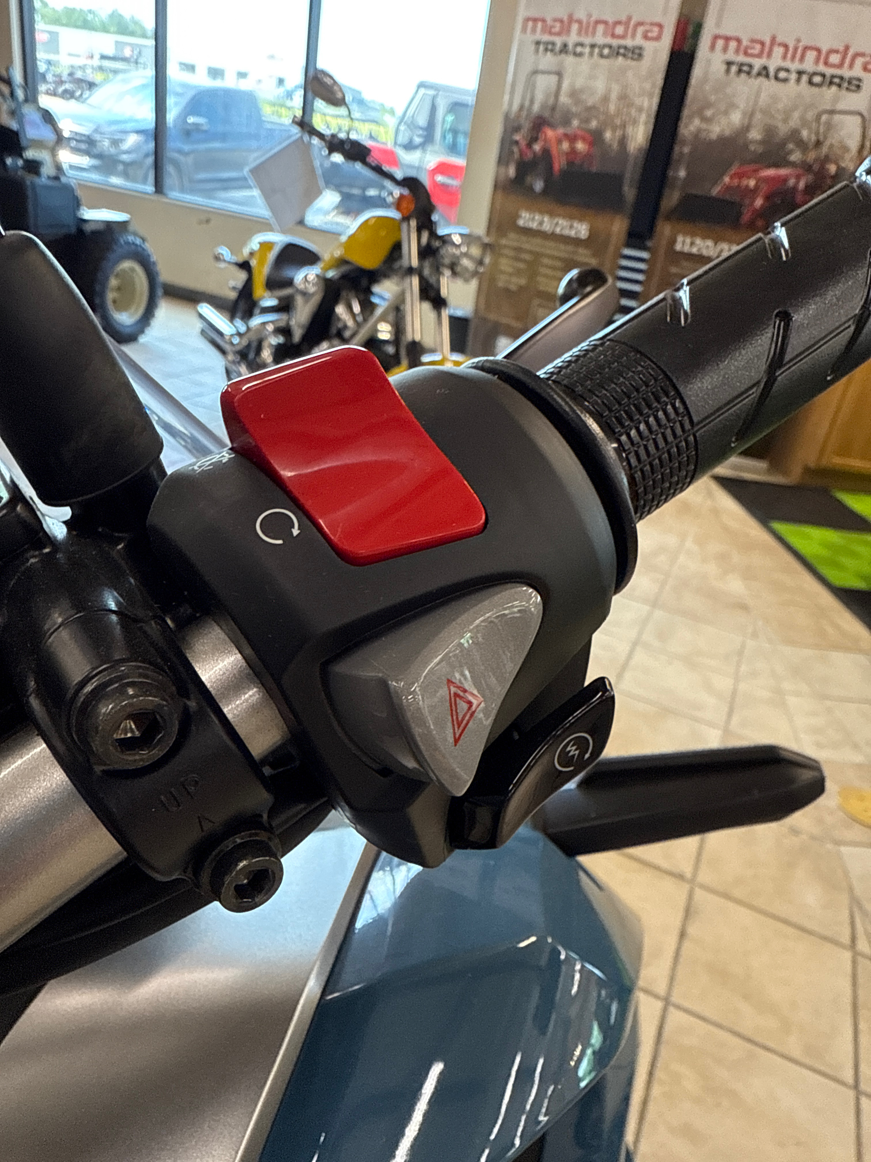 2025 Honda ADV160 - Photo 8