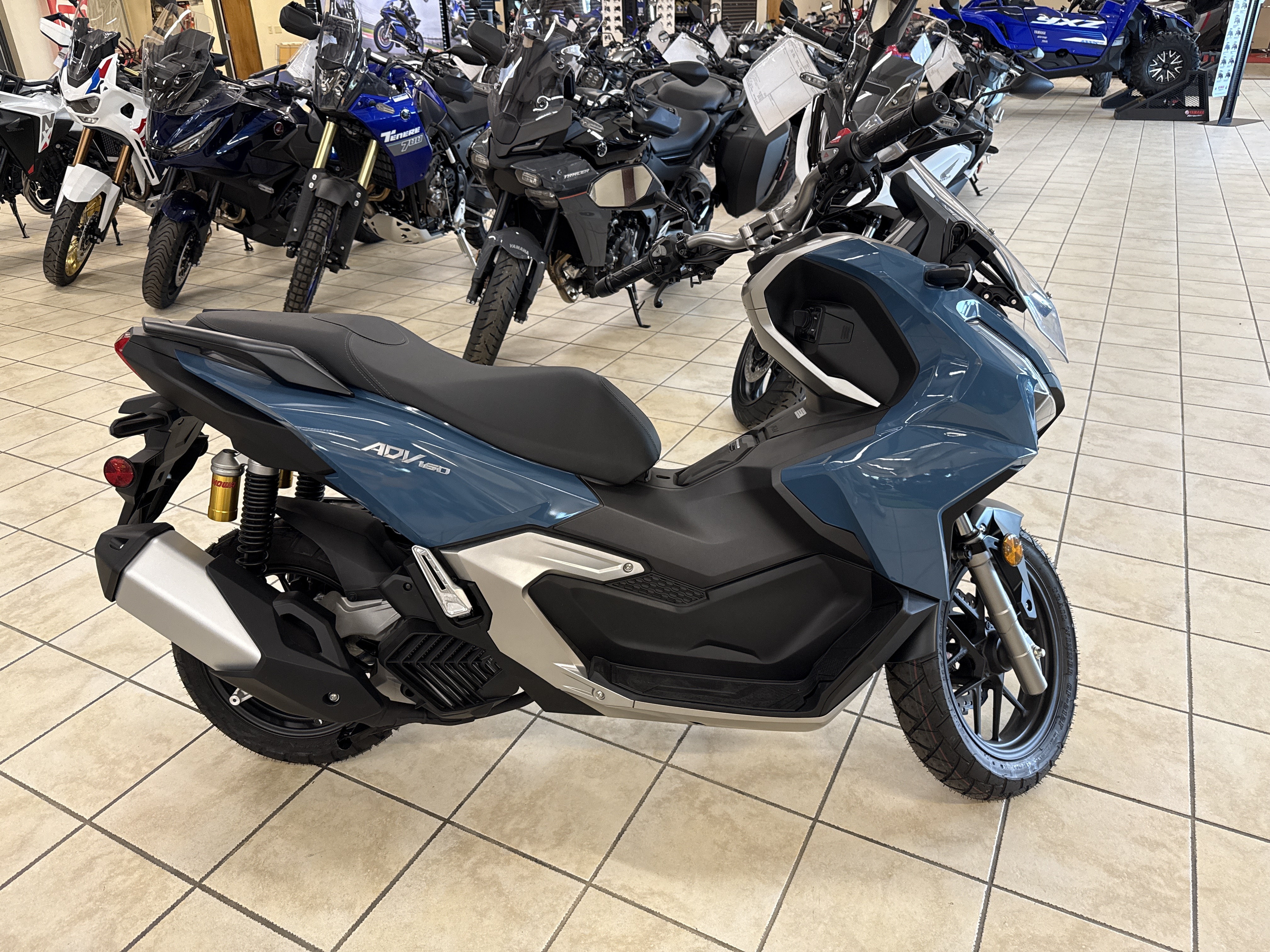 2025 Honda ADV160 - Photo 2