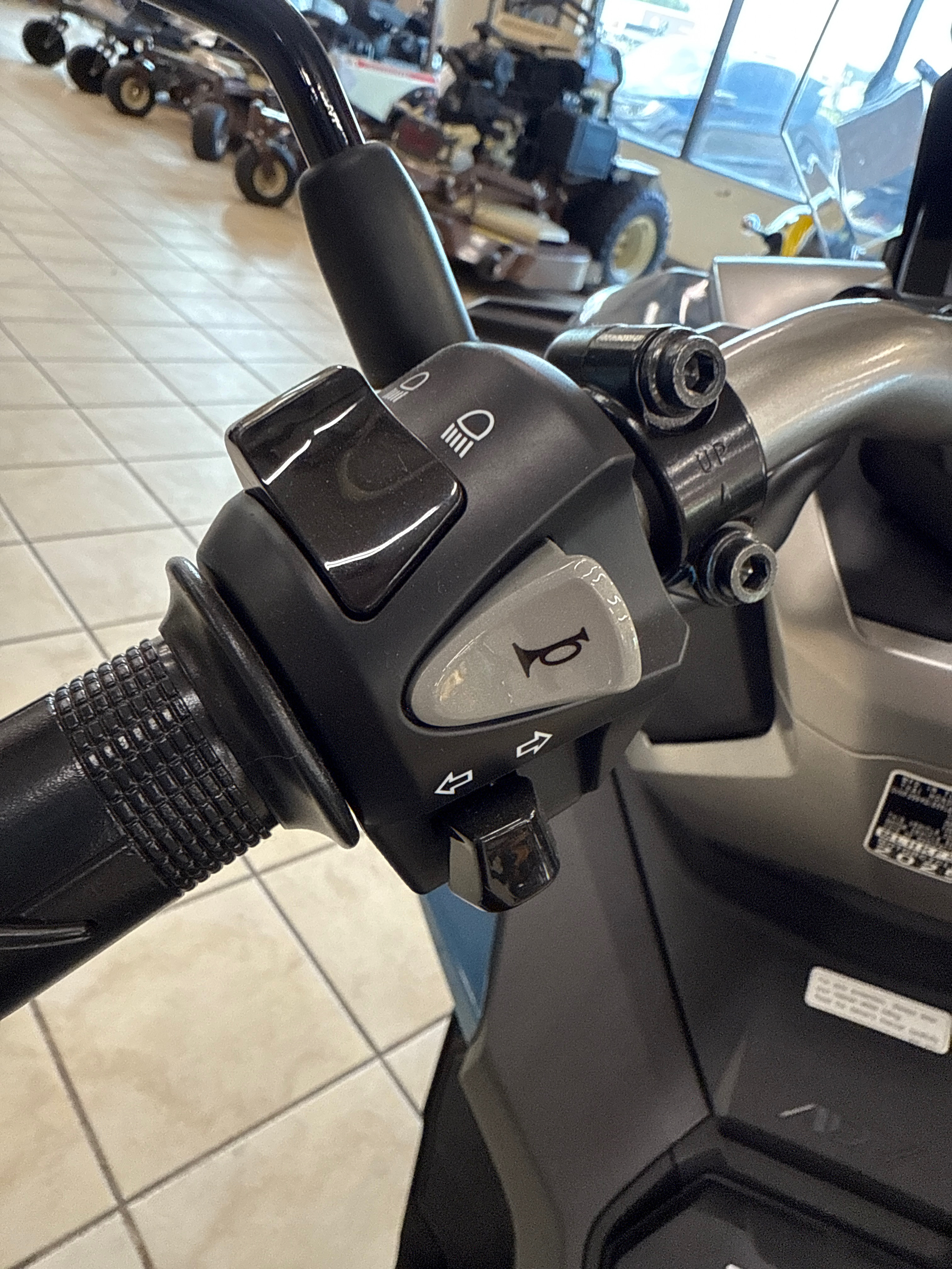 2025 Honda ADV160 - Photo 5