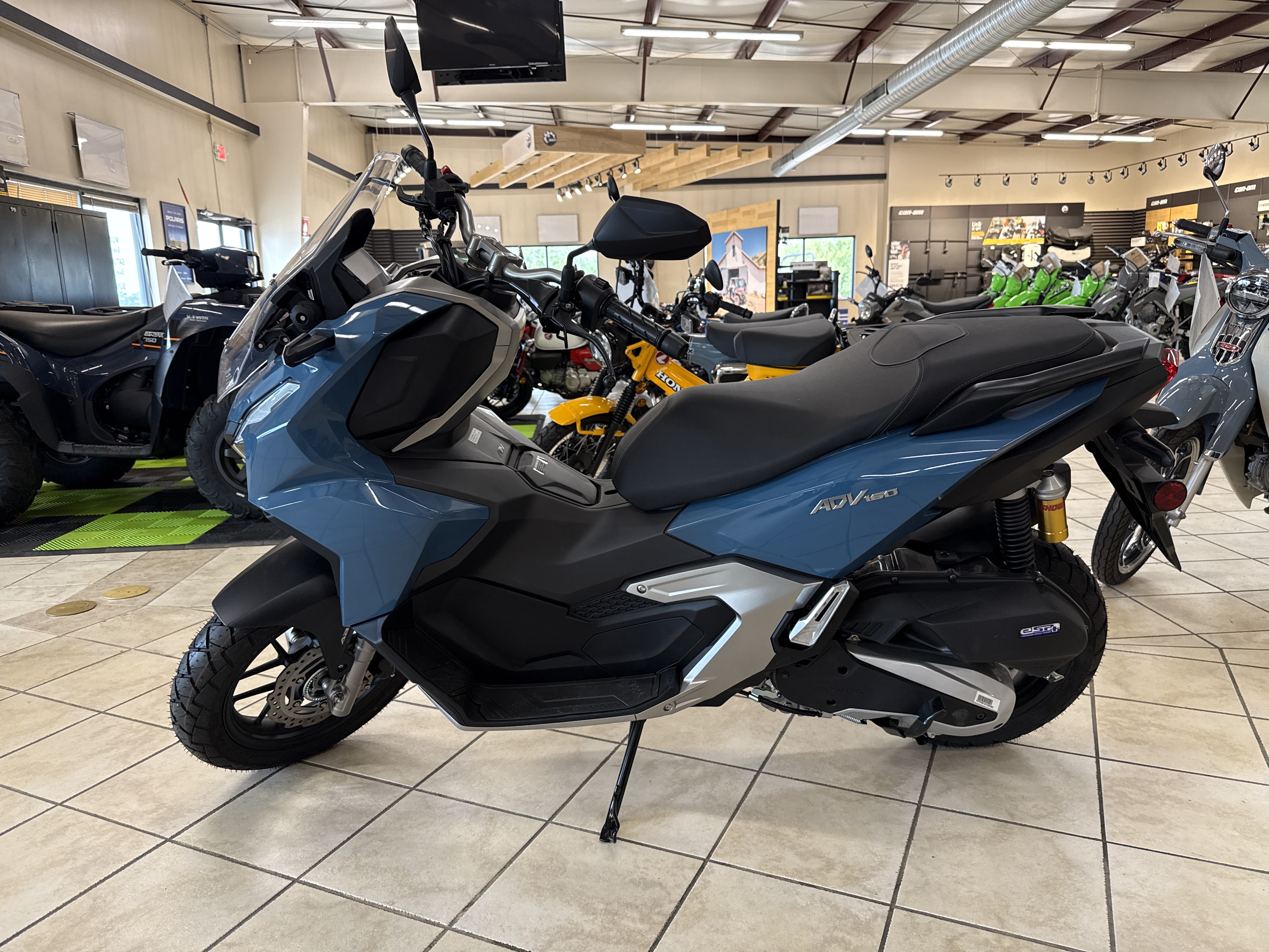 2025 Honda ADV160 - Photo 4