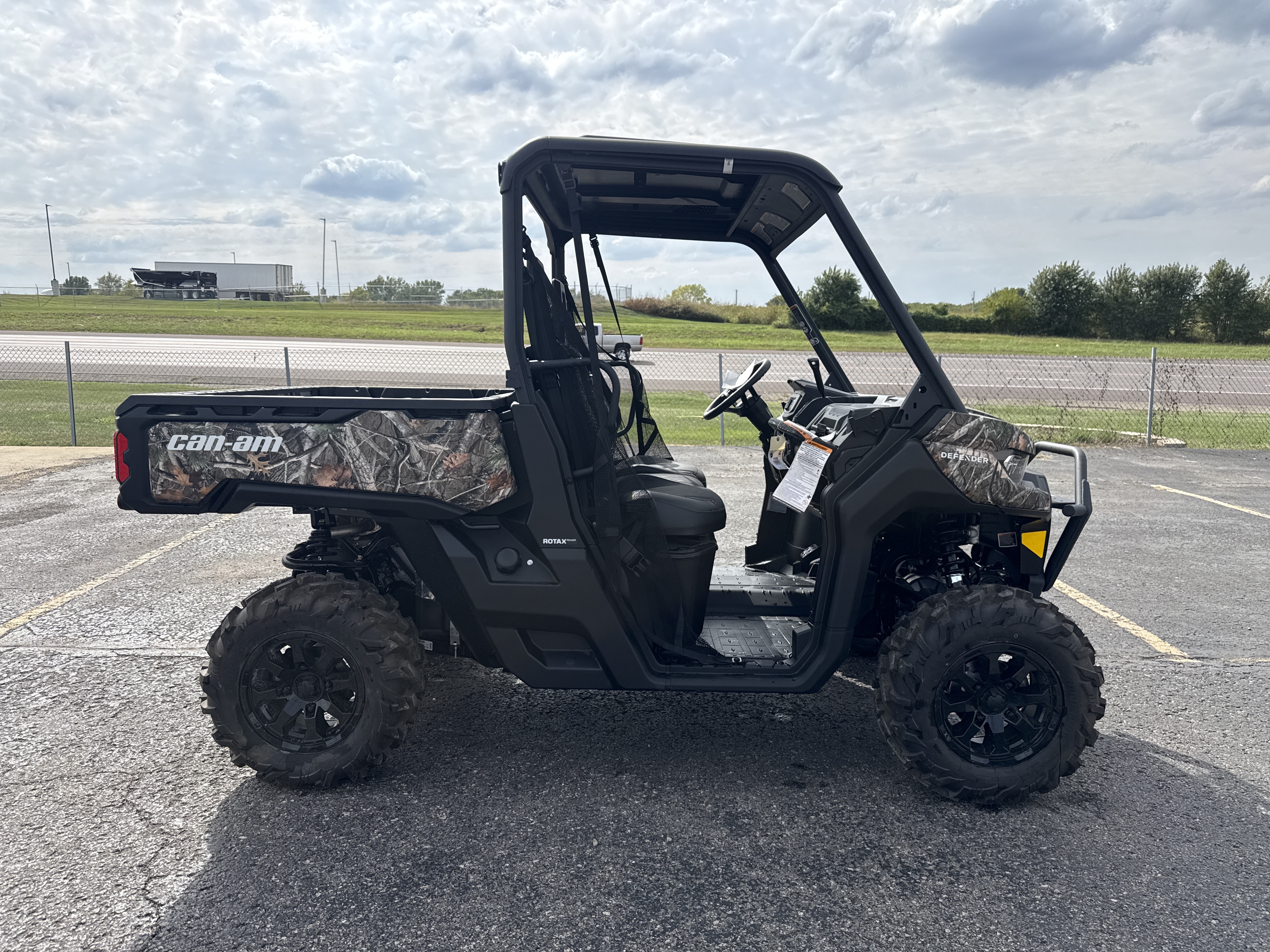 2024 Can-Am Defender XT HD10 - Photo 4