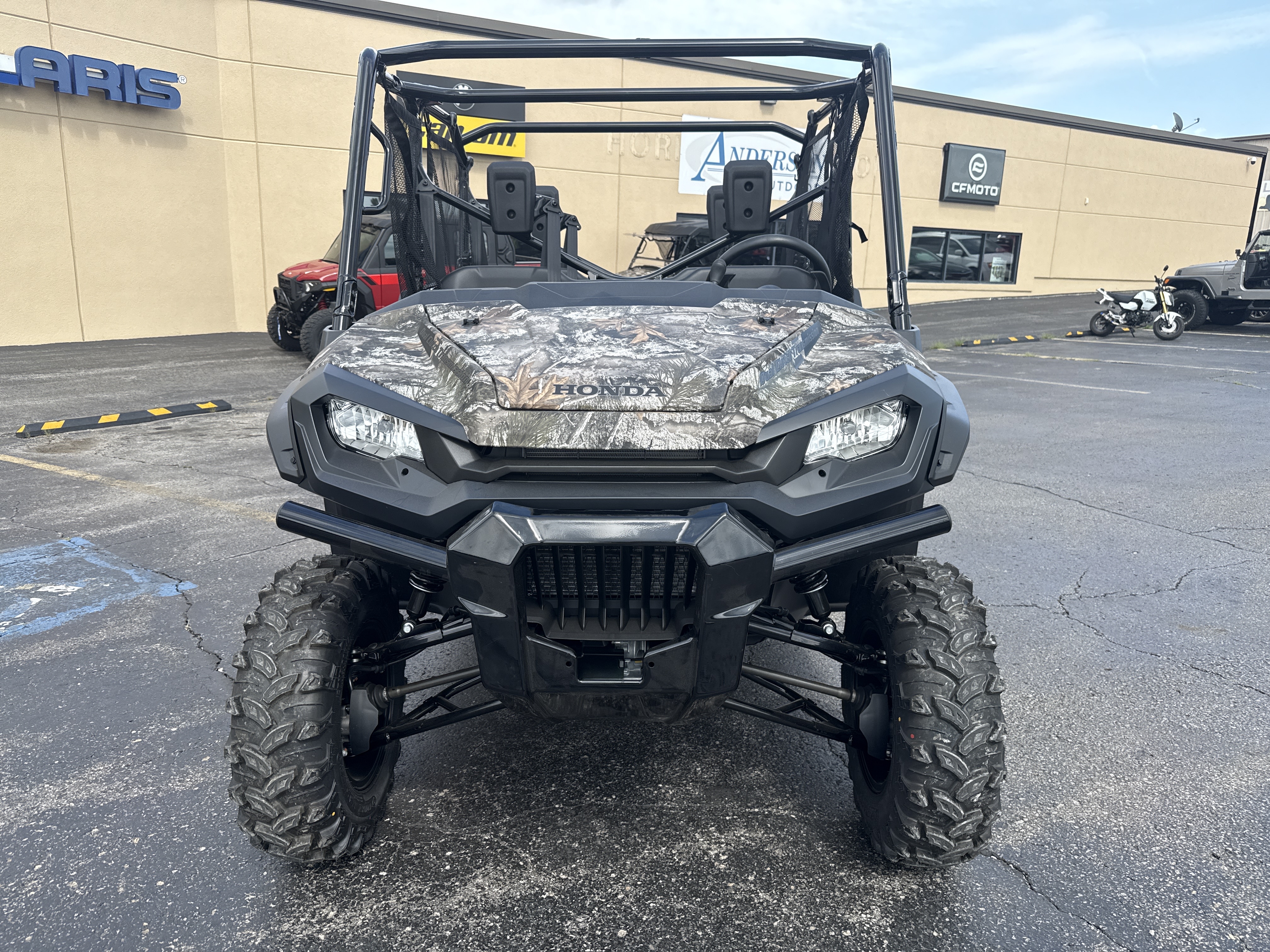 2025 Honda PIONEER 1000-6 - Photo 2