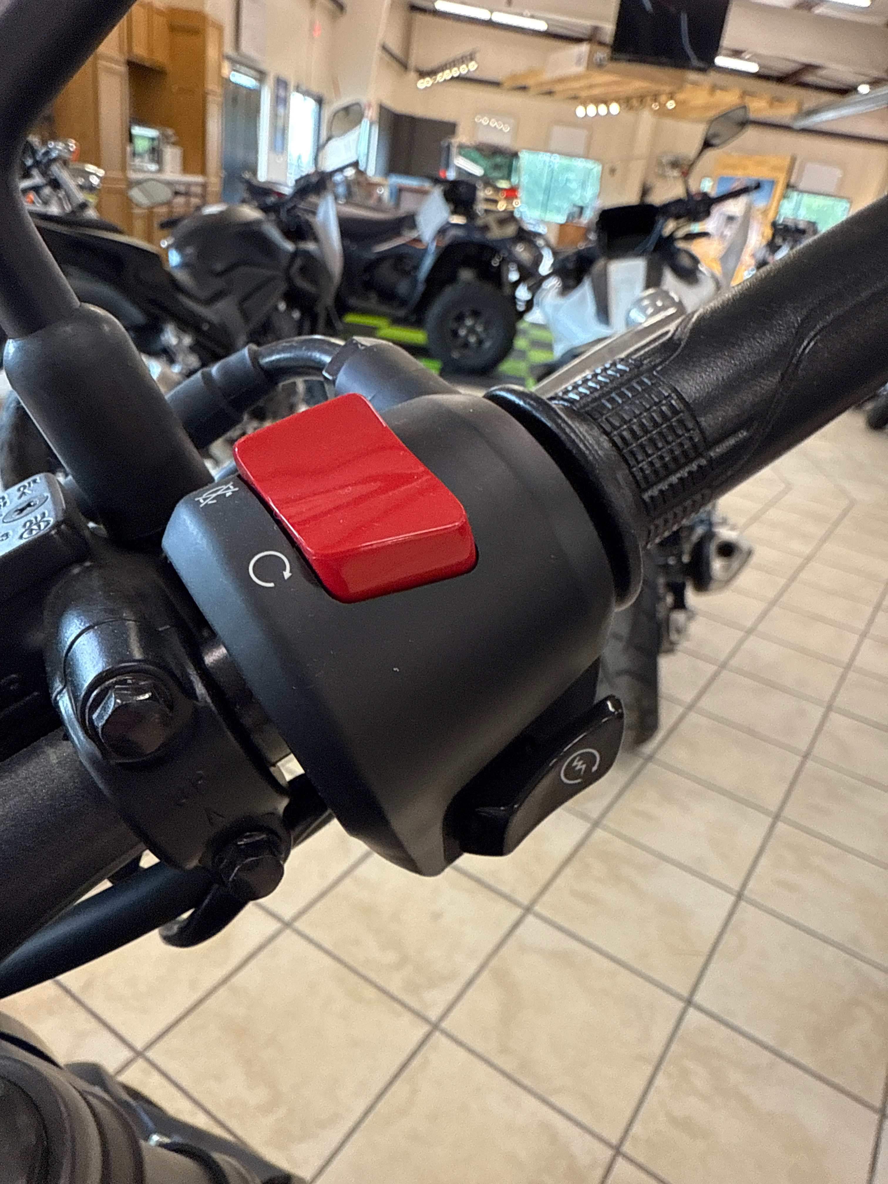 2024 Honda CB300R - Photo 7