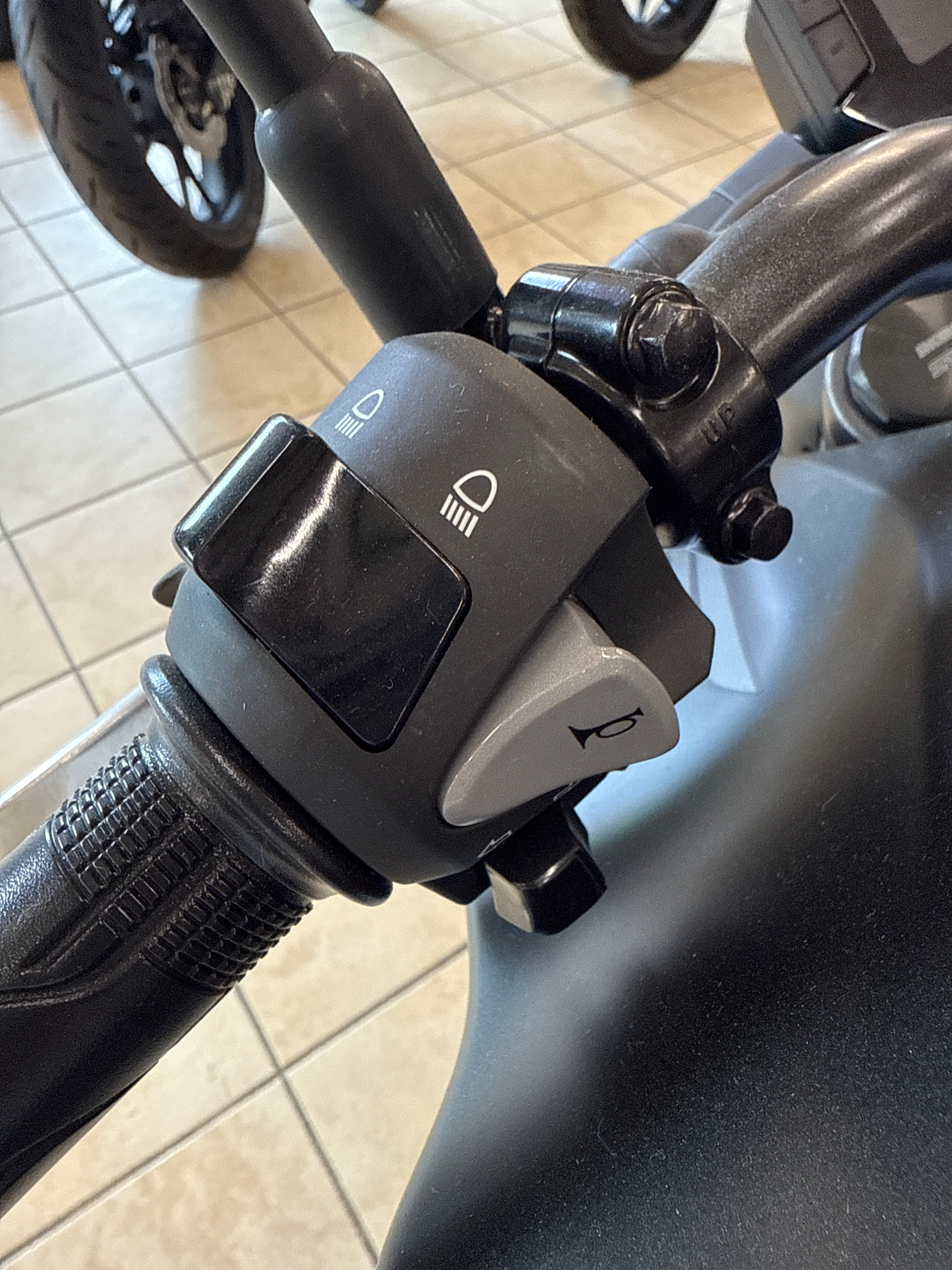 2024 Honda CB300R - Photo 5