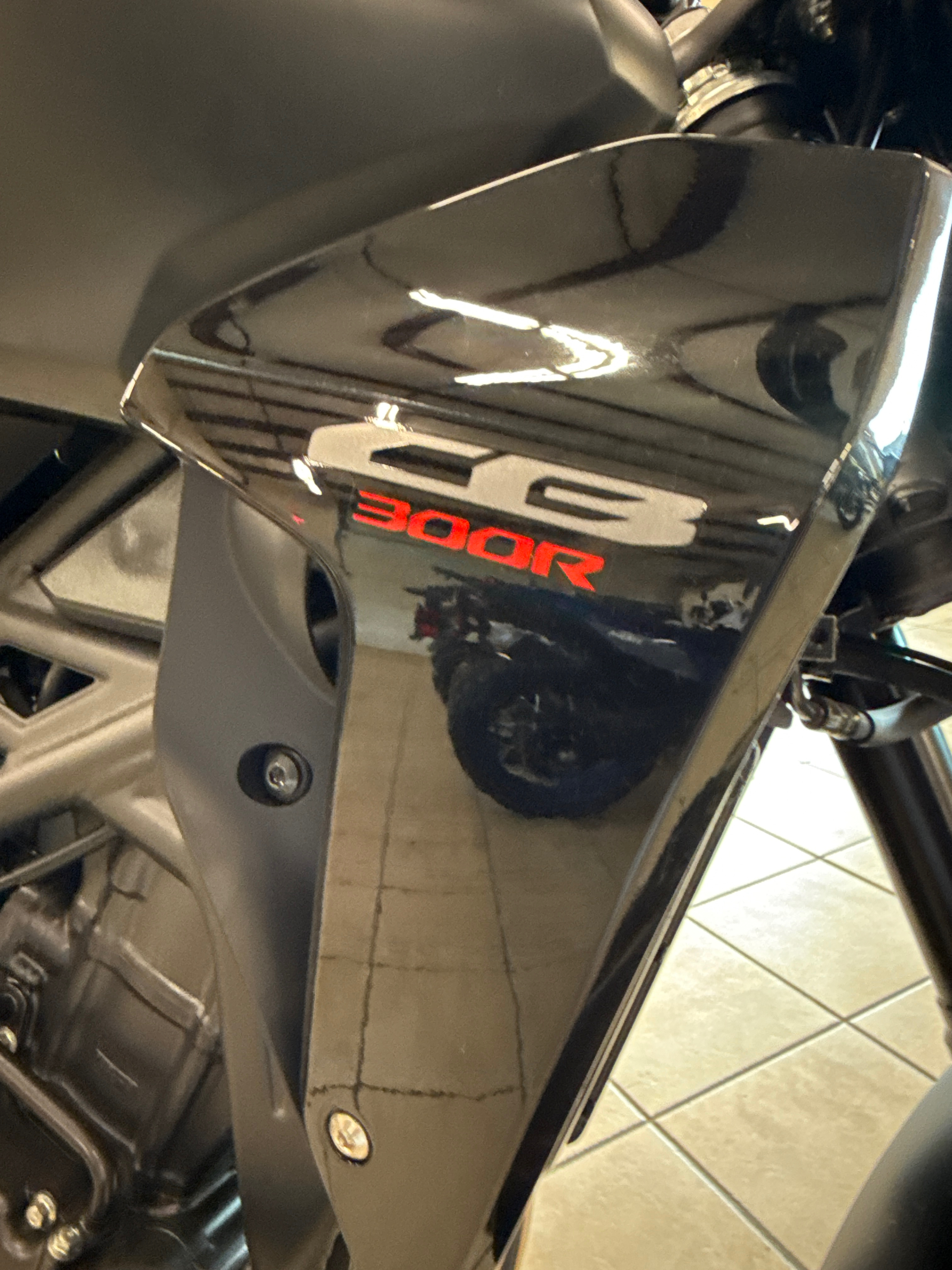 2024 Honda CB300R - Photo 3