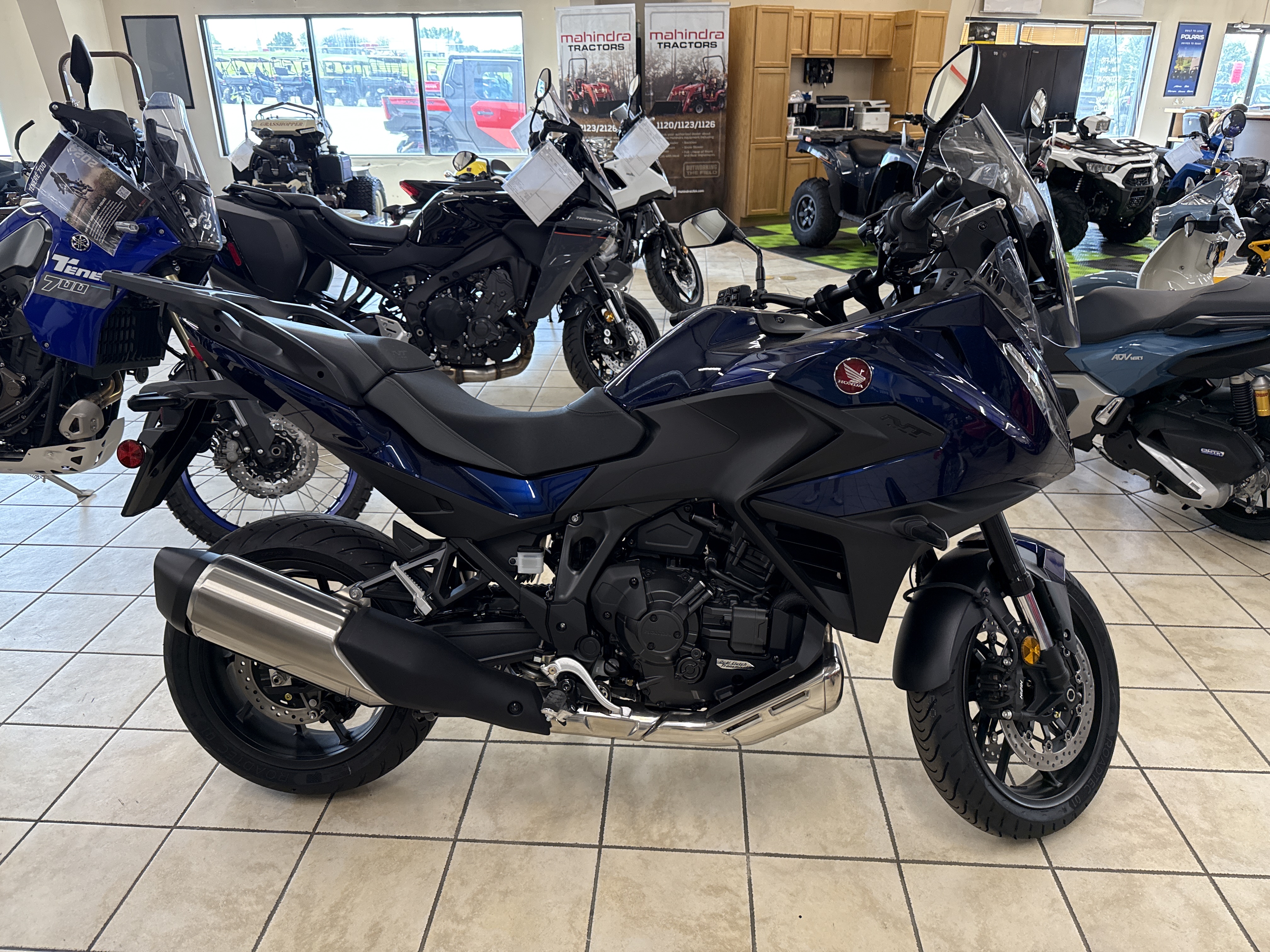 2025 Honda NT1100 - Photo 2