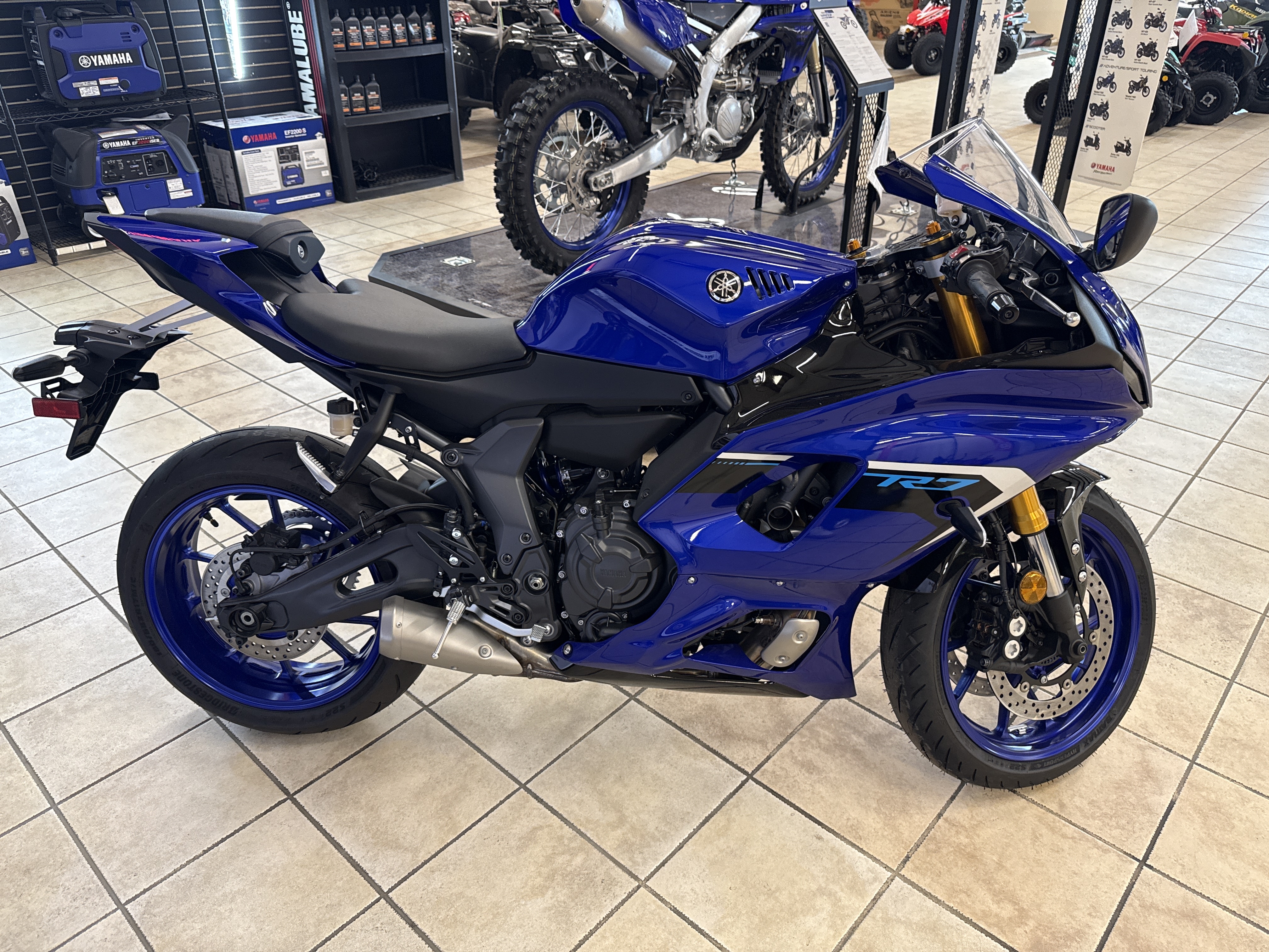 2025 Yamaha YZF-R7 - Photo 2