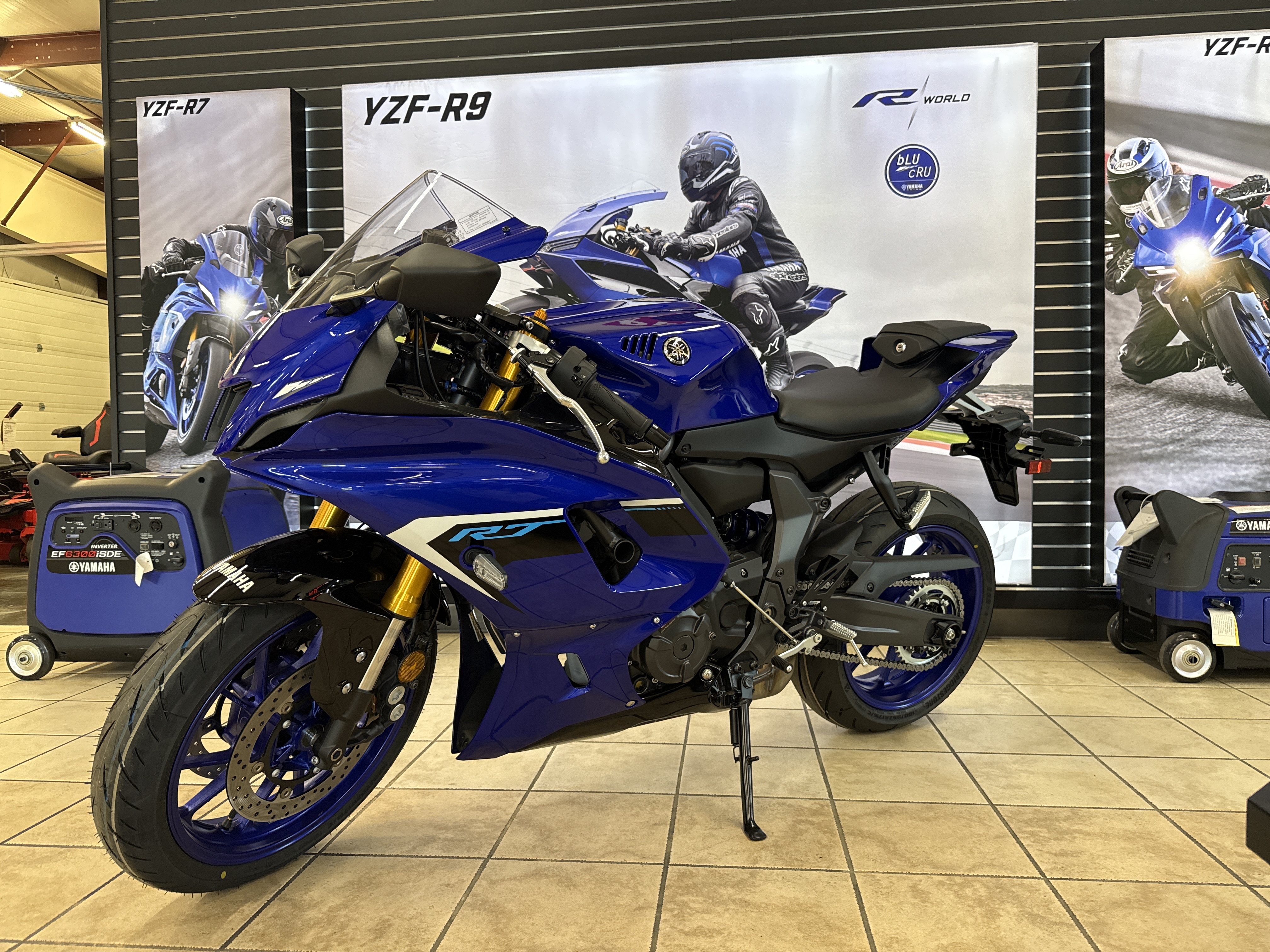 2025 Yamaha YZF-R7 - Photo 4