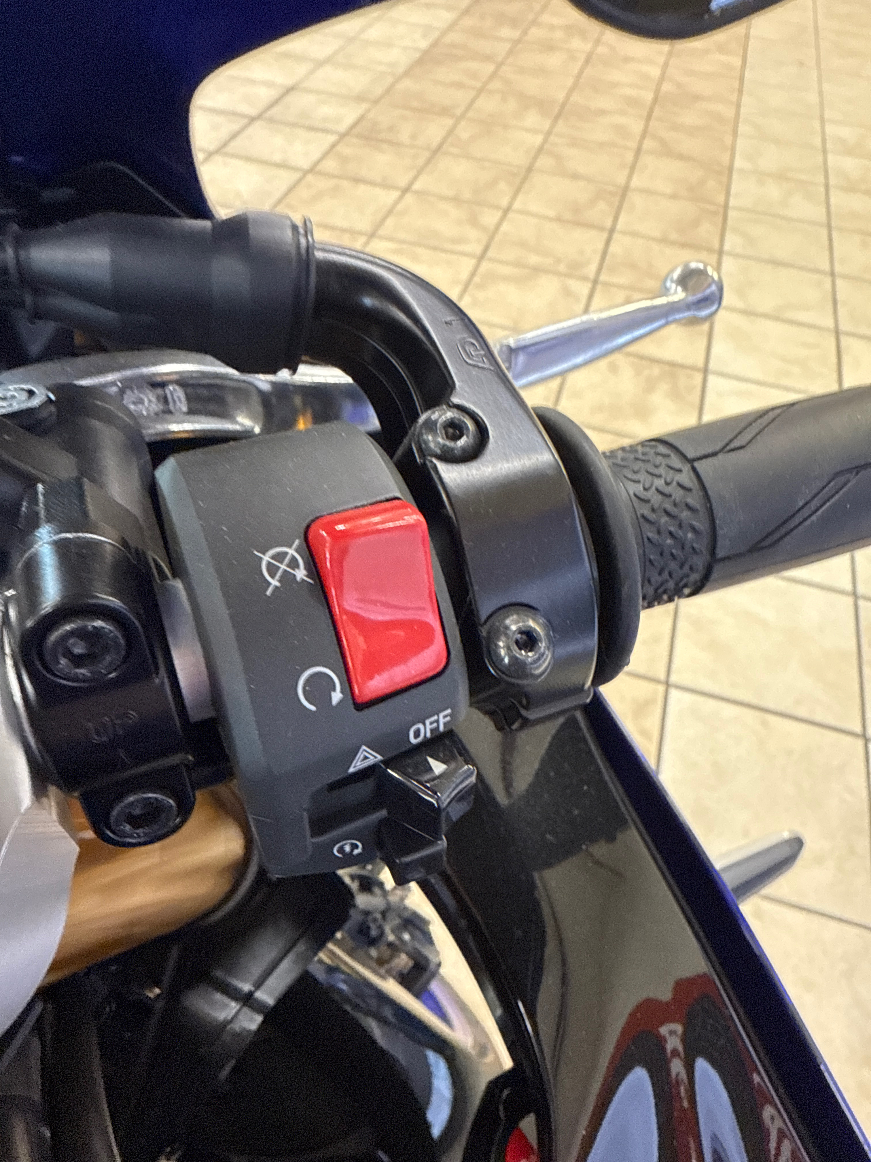 2025 Yamaha YZF-R7 - Photo 6