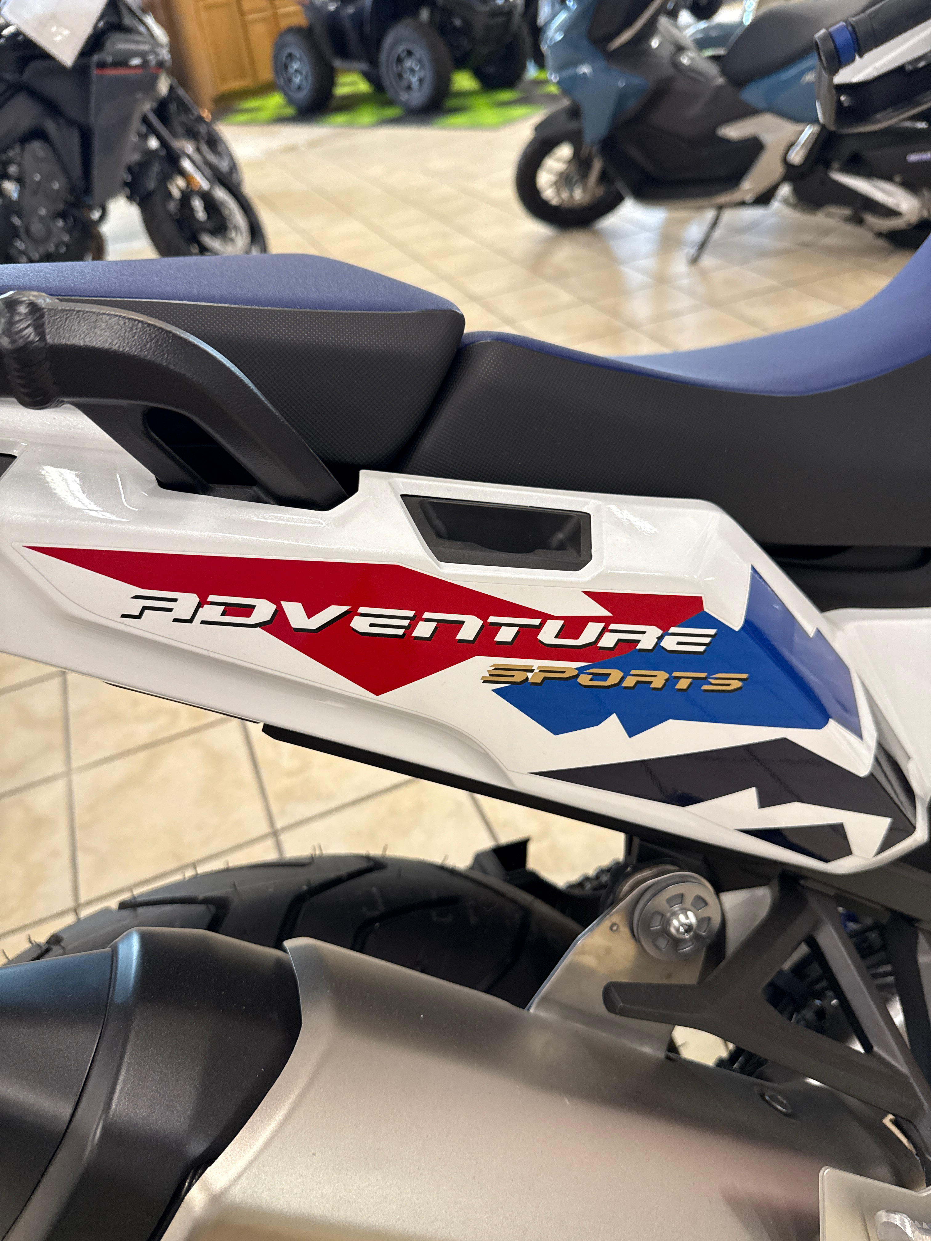 2025 Honda AFRICA TWIN - Photo 4