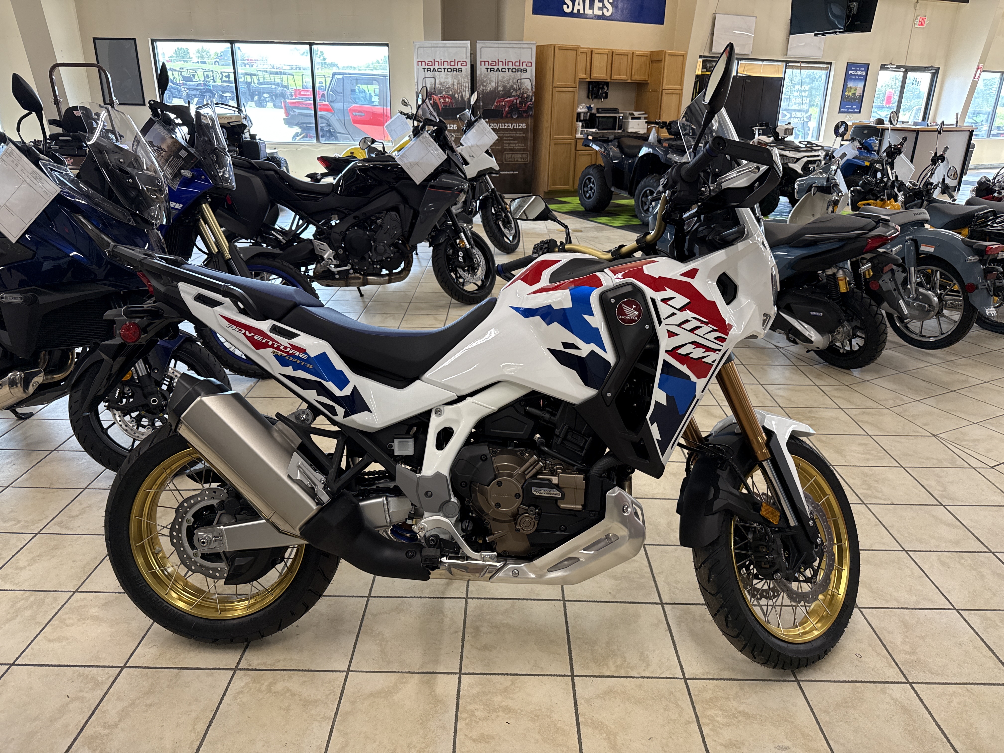 2025 Honda AFRICA TWIN - Photo 2