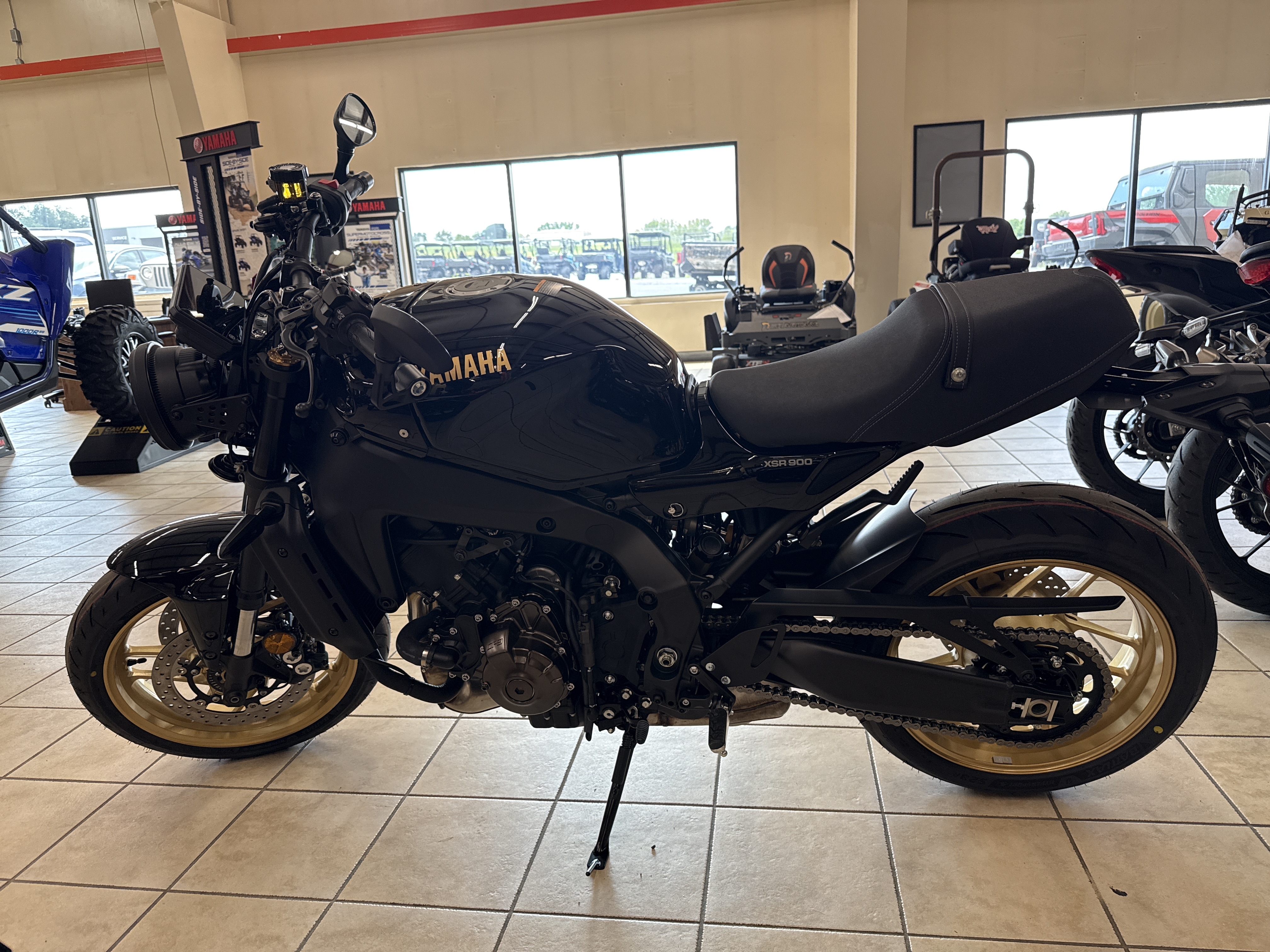 2025 Yamaha XSR900 CA - Photo 5