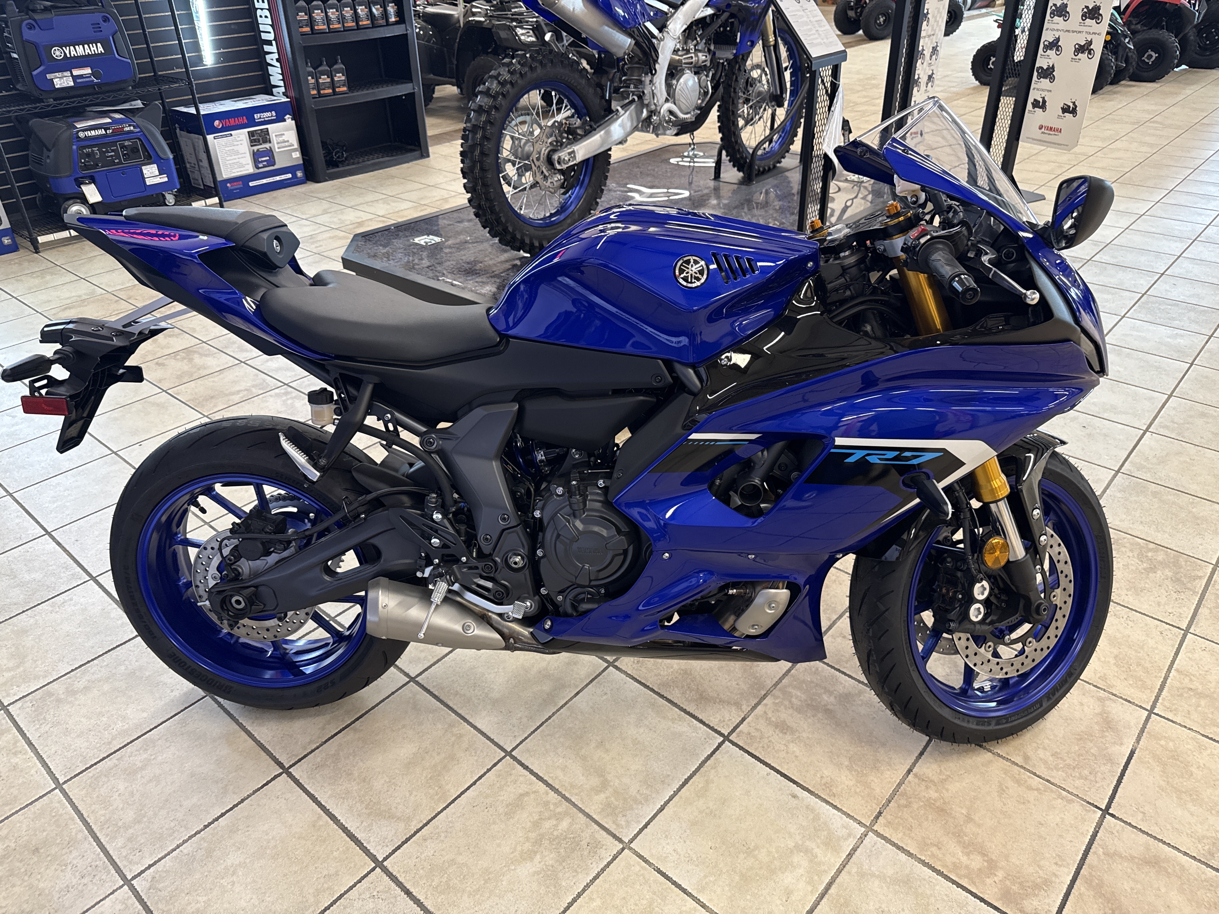 2025 Yamaha YZF-R7 - Photo 2