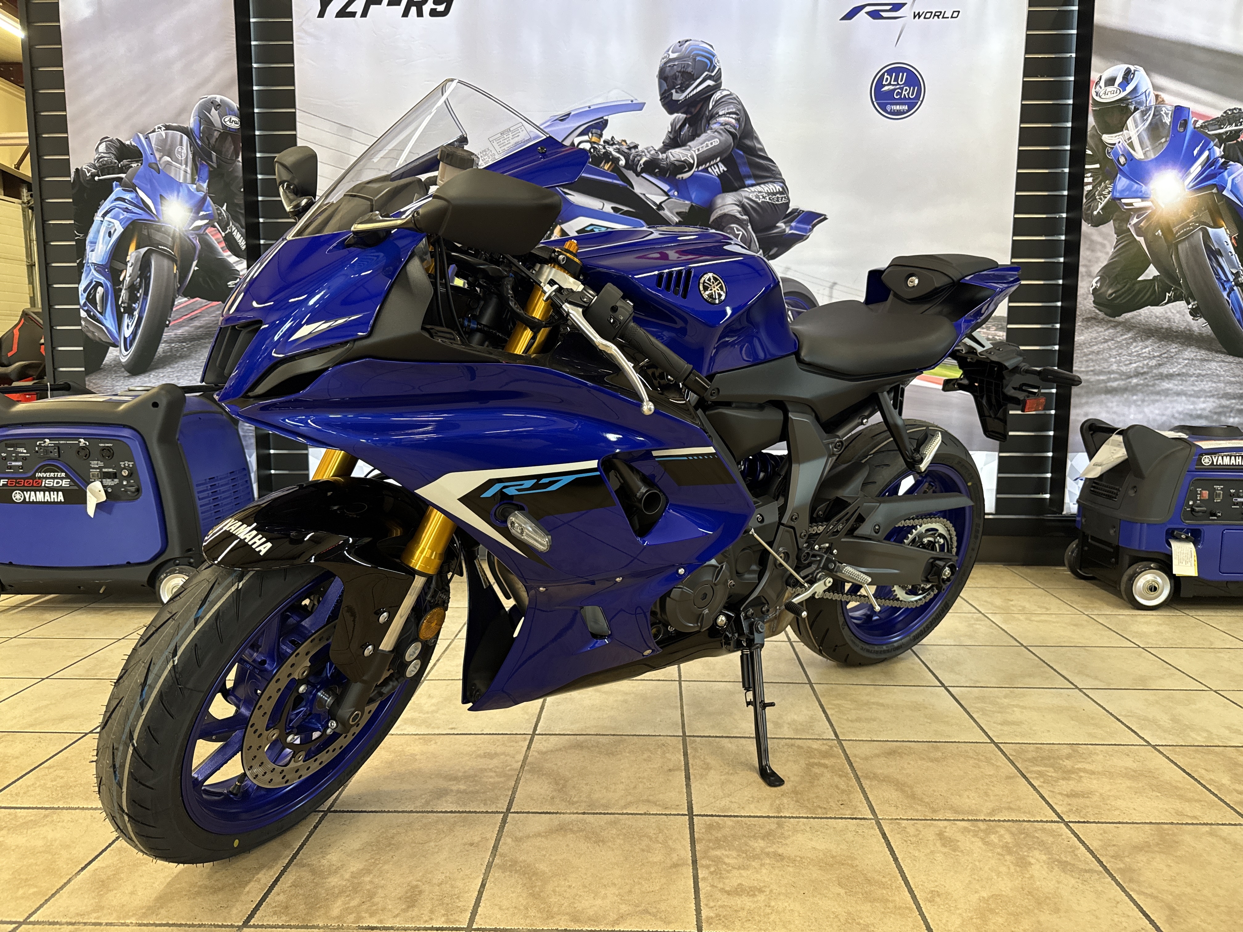 2025 Yamaha YZF-R7 - Photo 3
