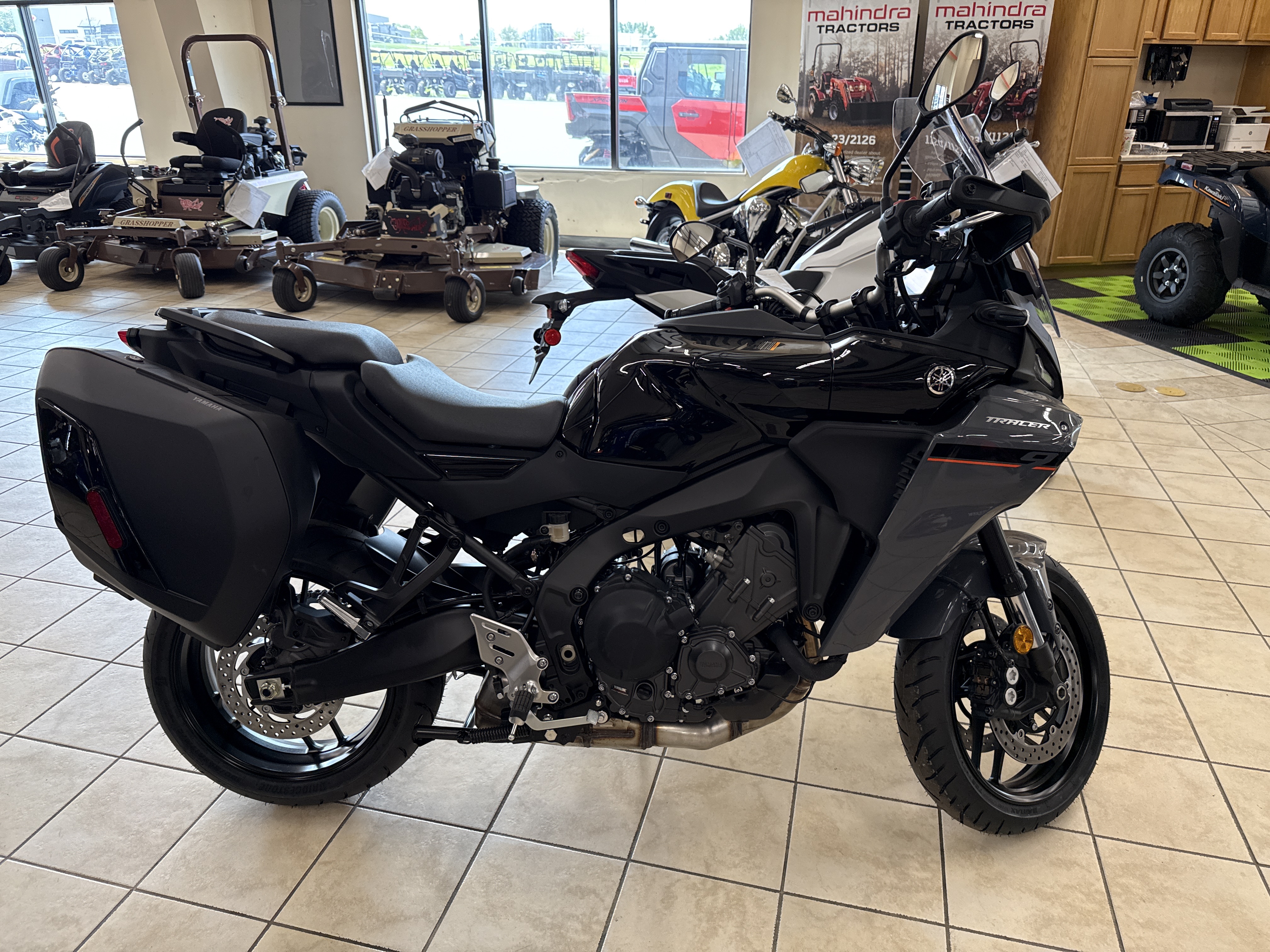 2025 Yamaha TRACER 9 - Photo 2