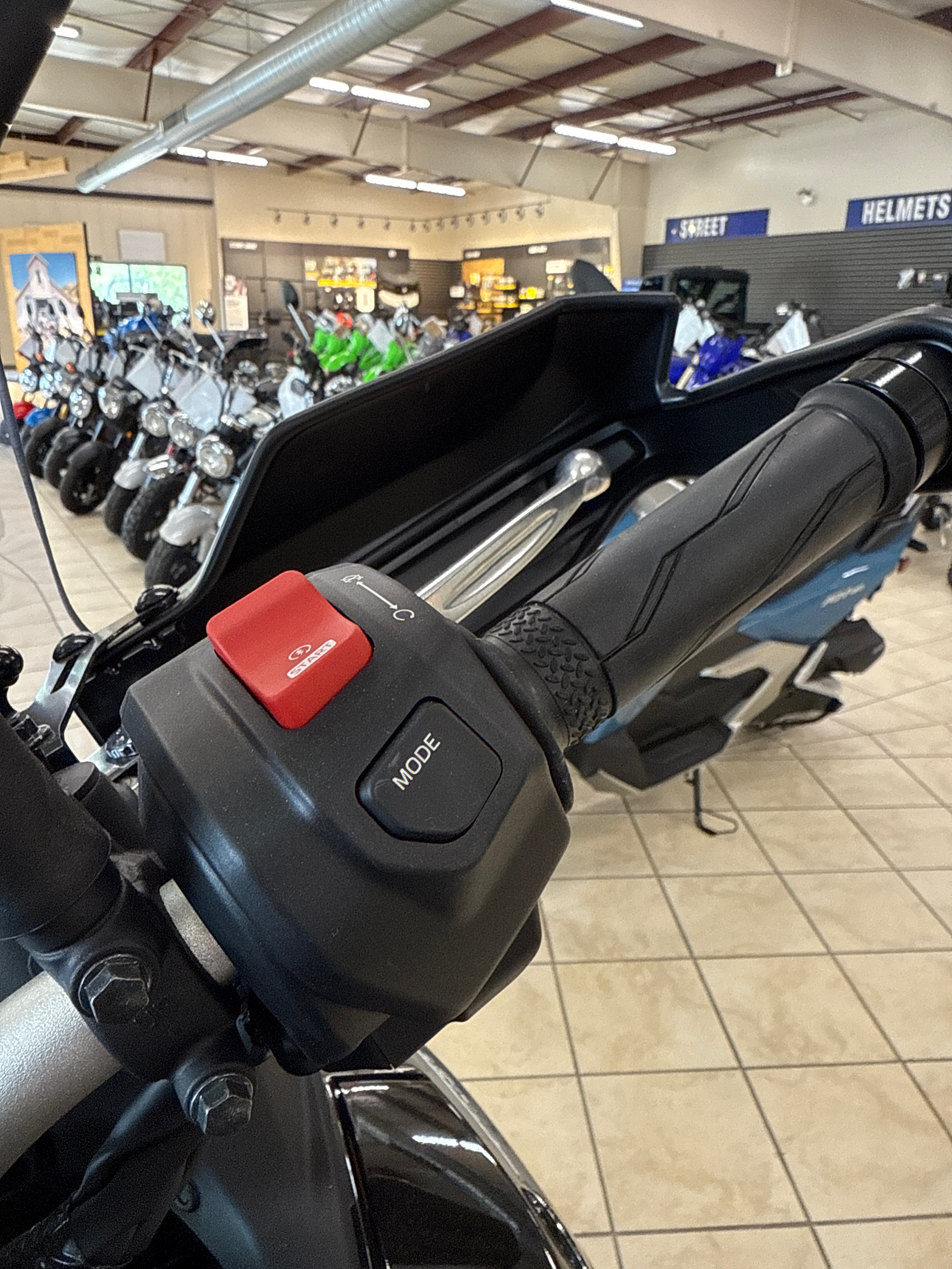 2025 Yamaha TRACER 9 - Photo 7
