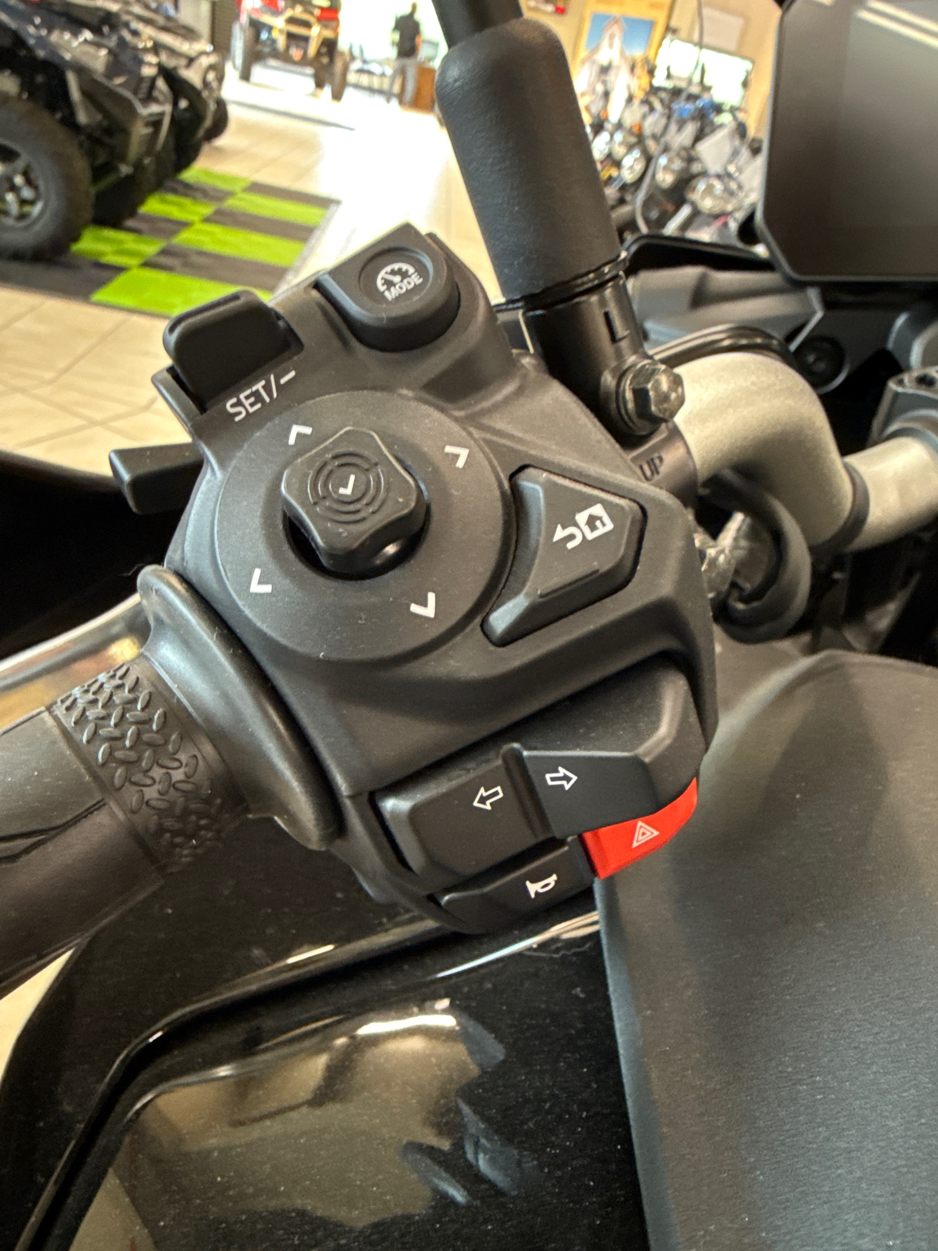2025 Yamaha TRACER 9 - Photo 5