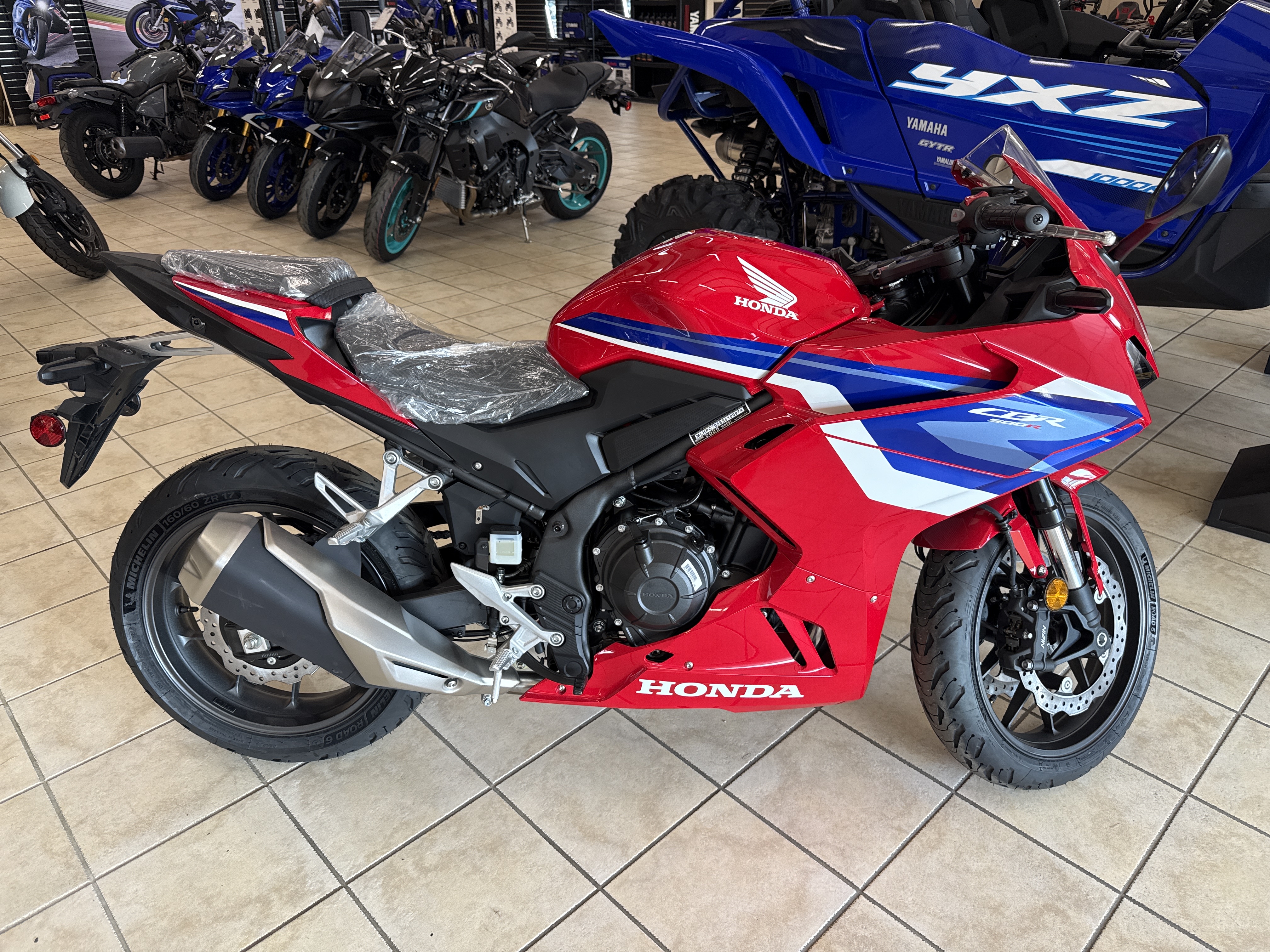 2025 Honda CBR500R ABS - Photo 2