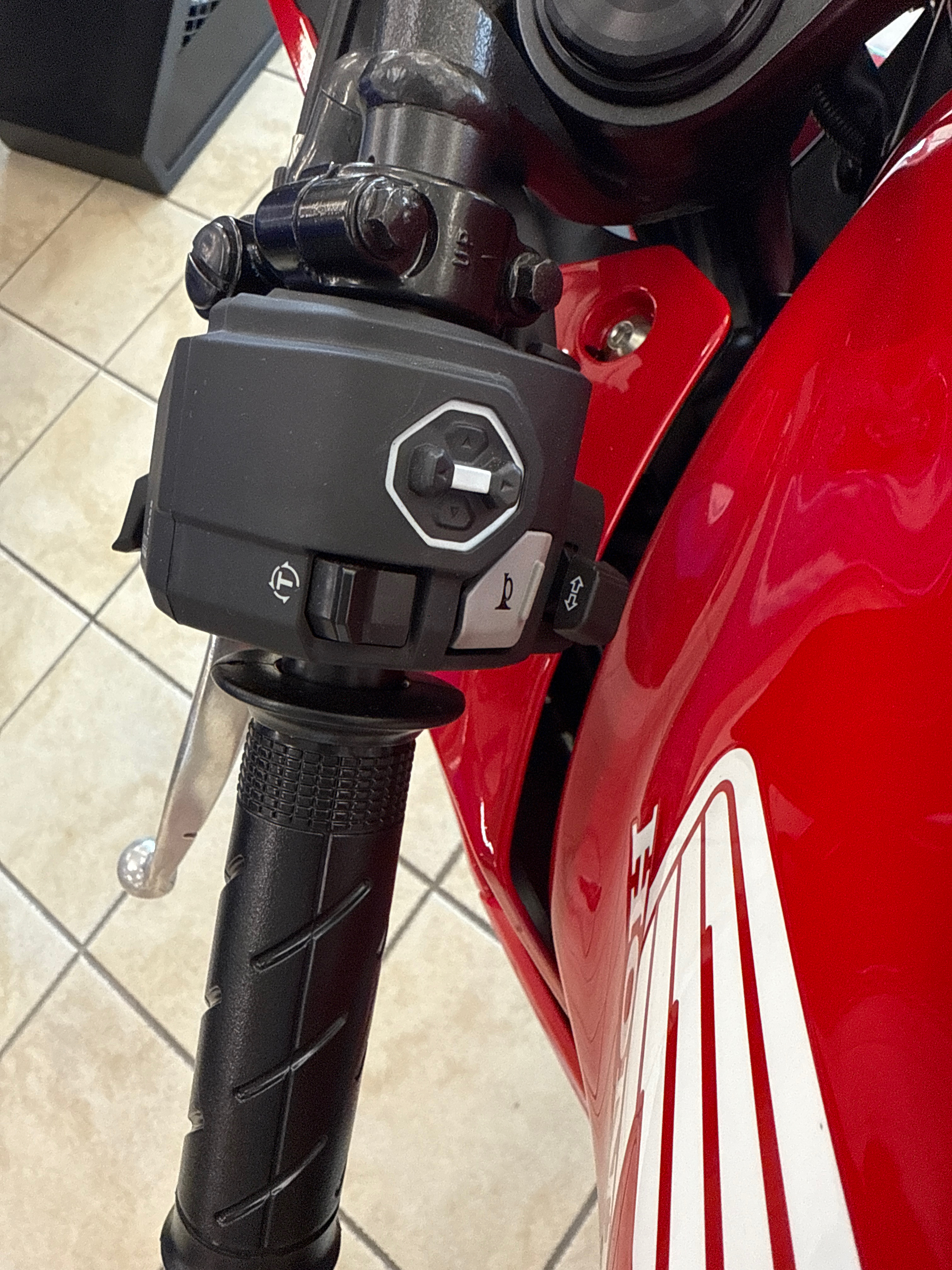 2025 Honda CBR500R ABS - Photo 4
