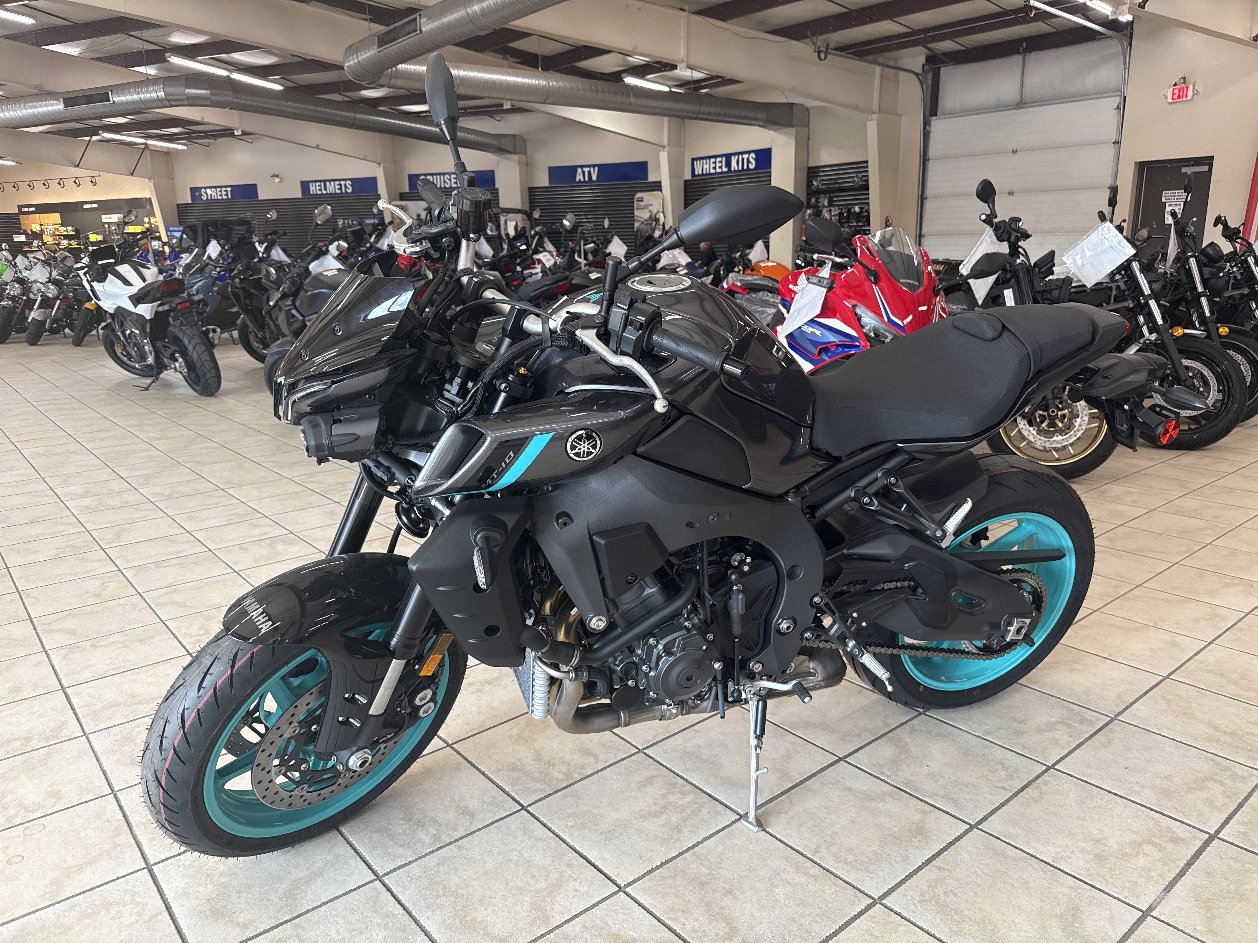 2024 Yamaha MT 10 - Photo 3