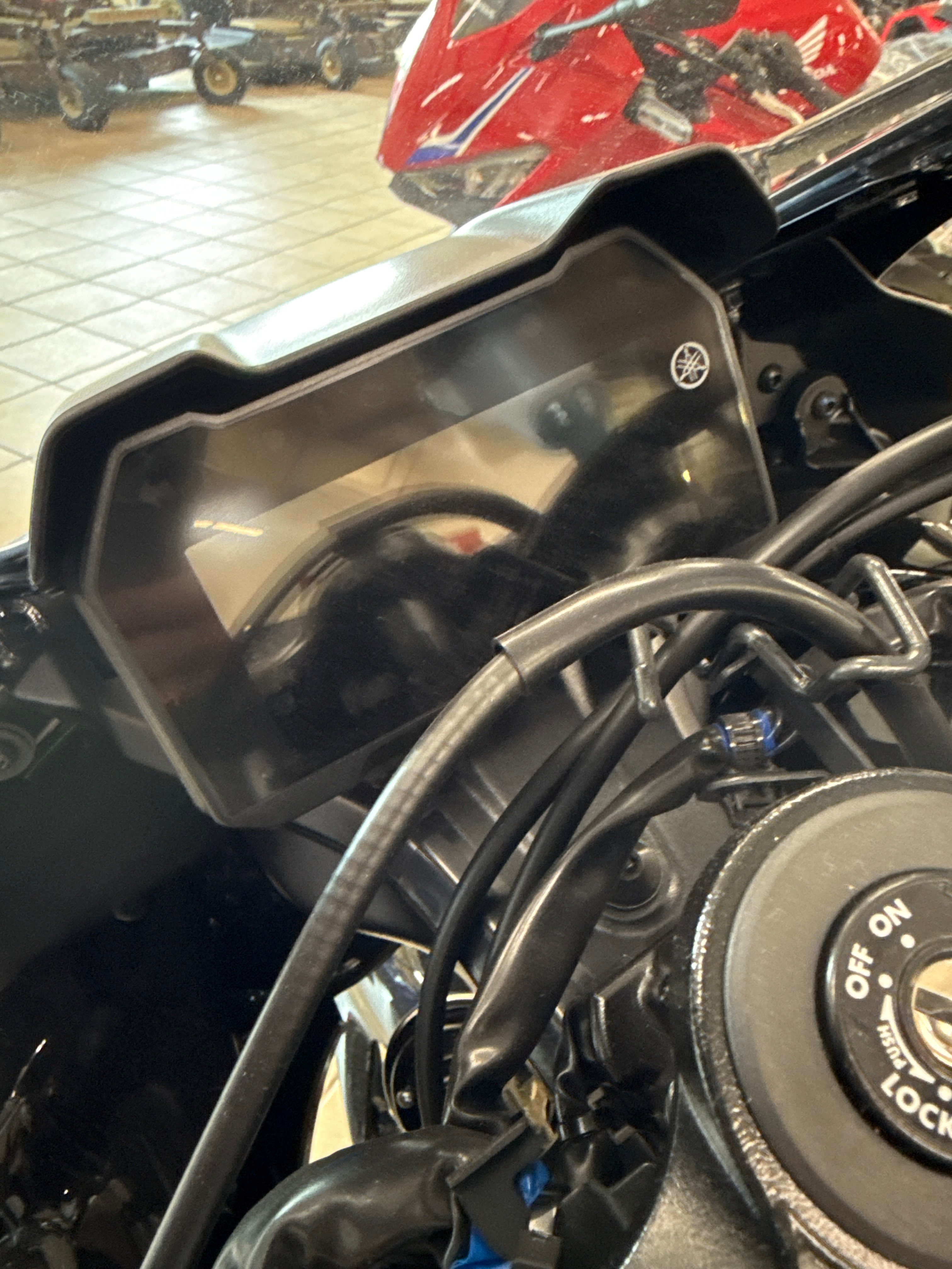 2025 Yamaha YZF-R7 - Photo 5