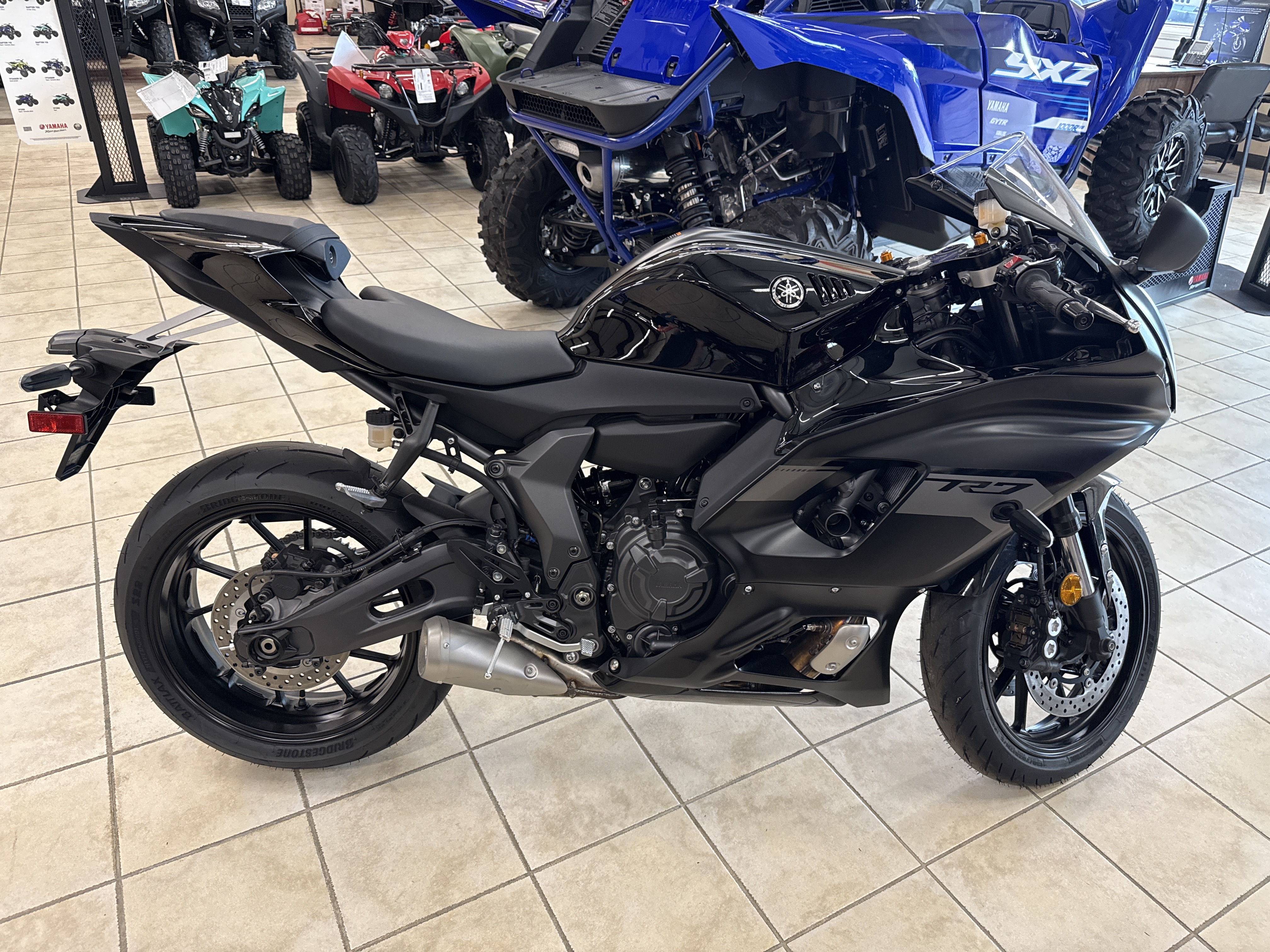 2025 Yamaha YZF-R7 - Photo 2