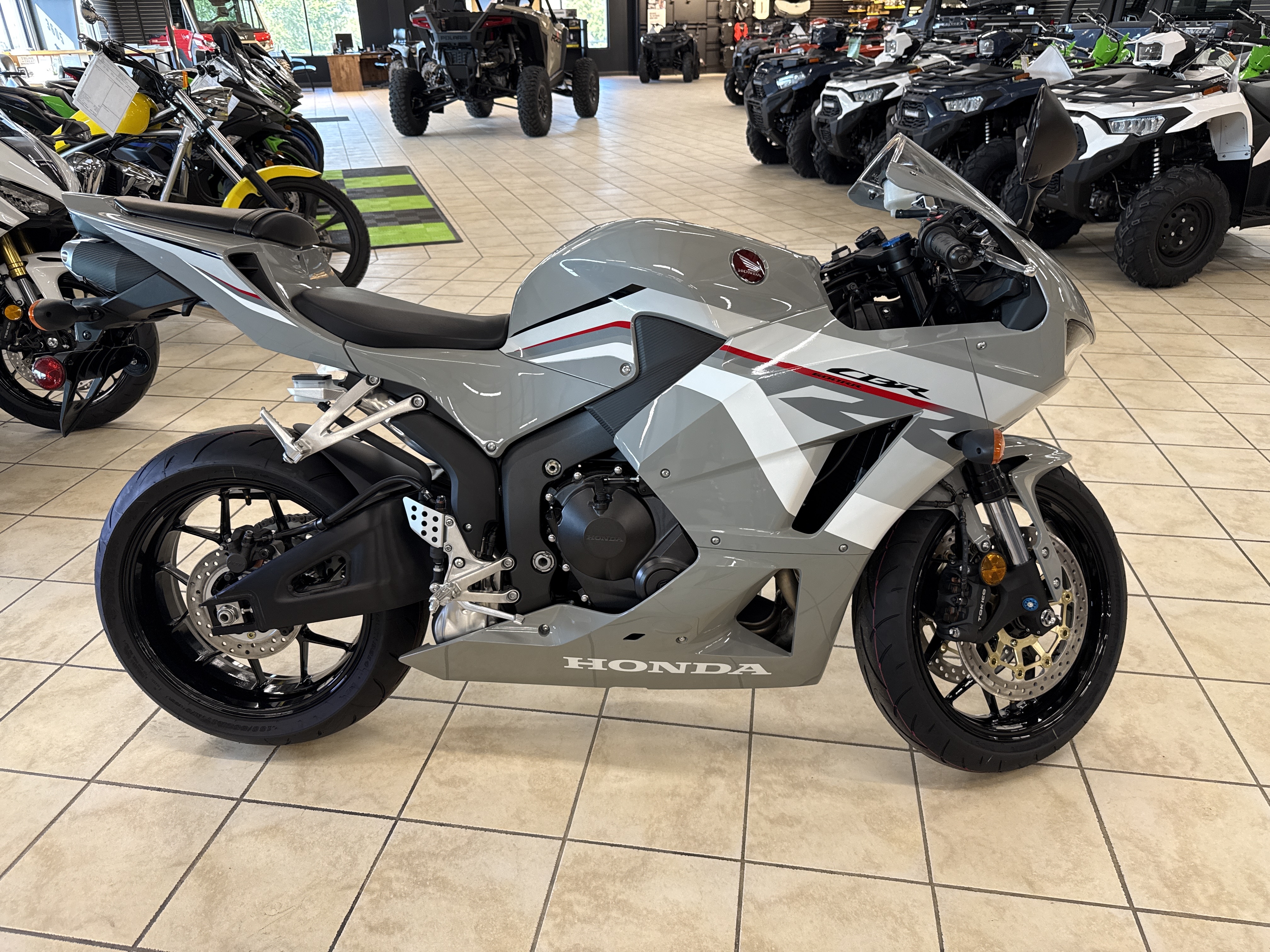 2026 Honda CBR600RR - Photo 2