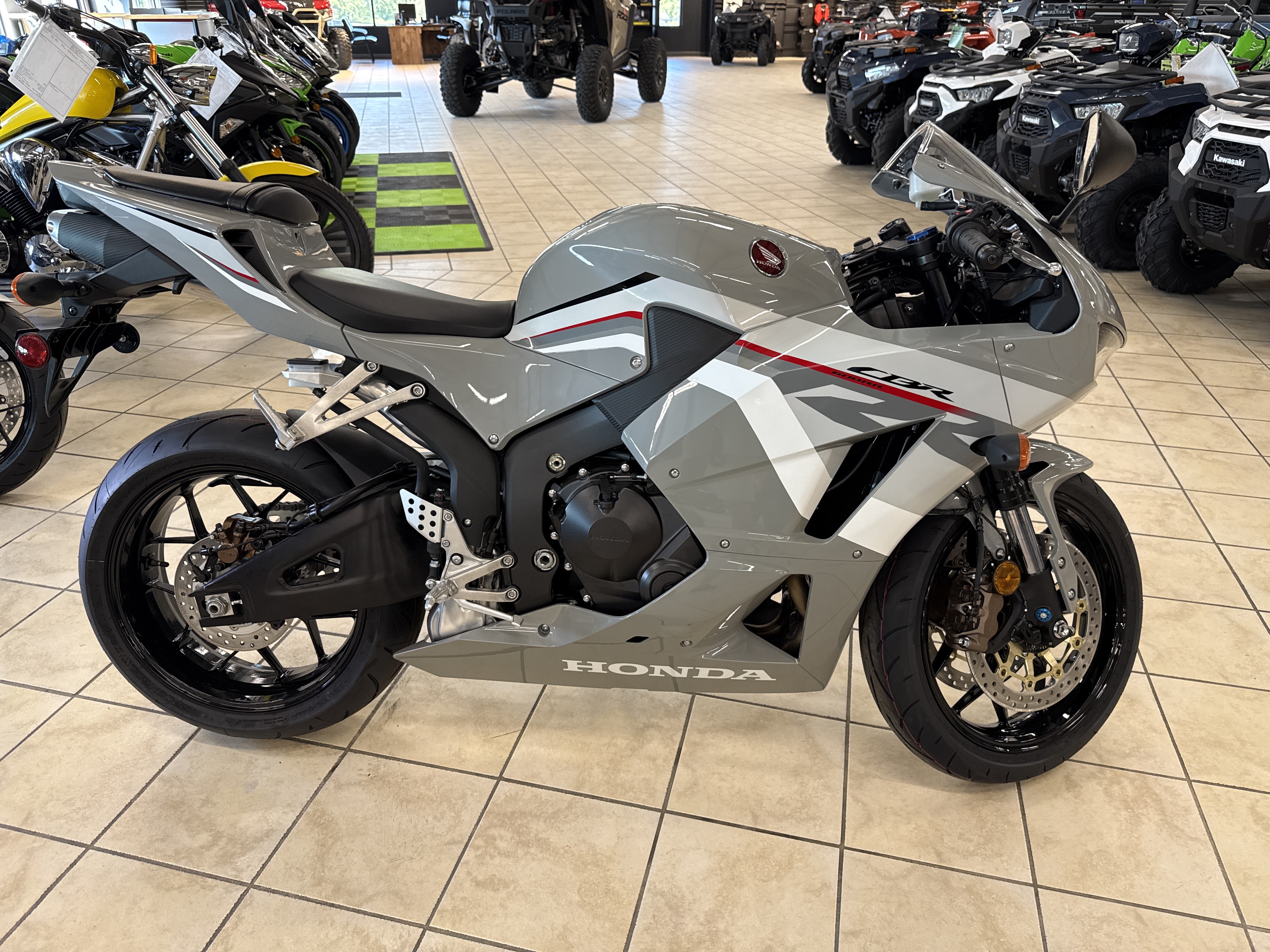 2026 Honda CBR600R - Photo 2