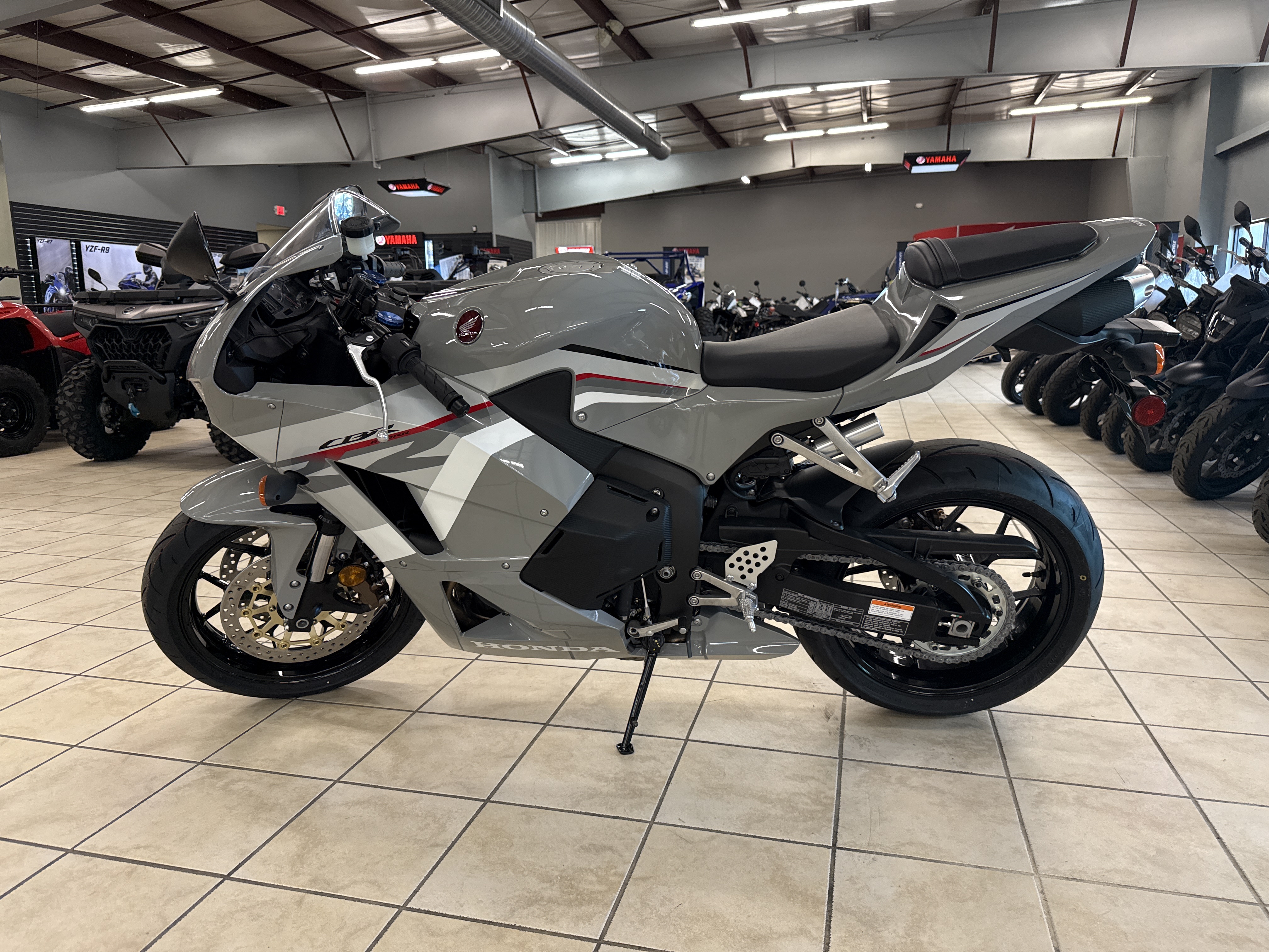 2026 Honda CBR600R - Photo 4