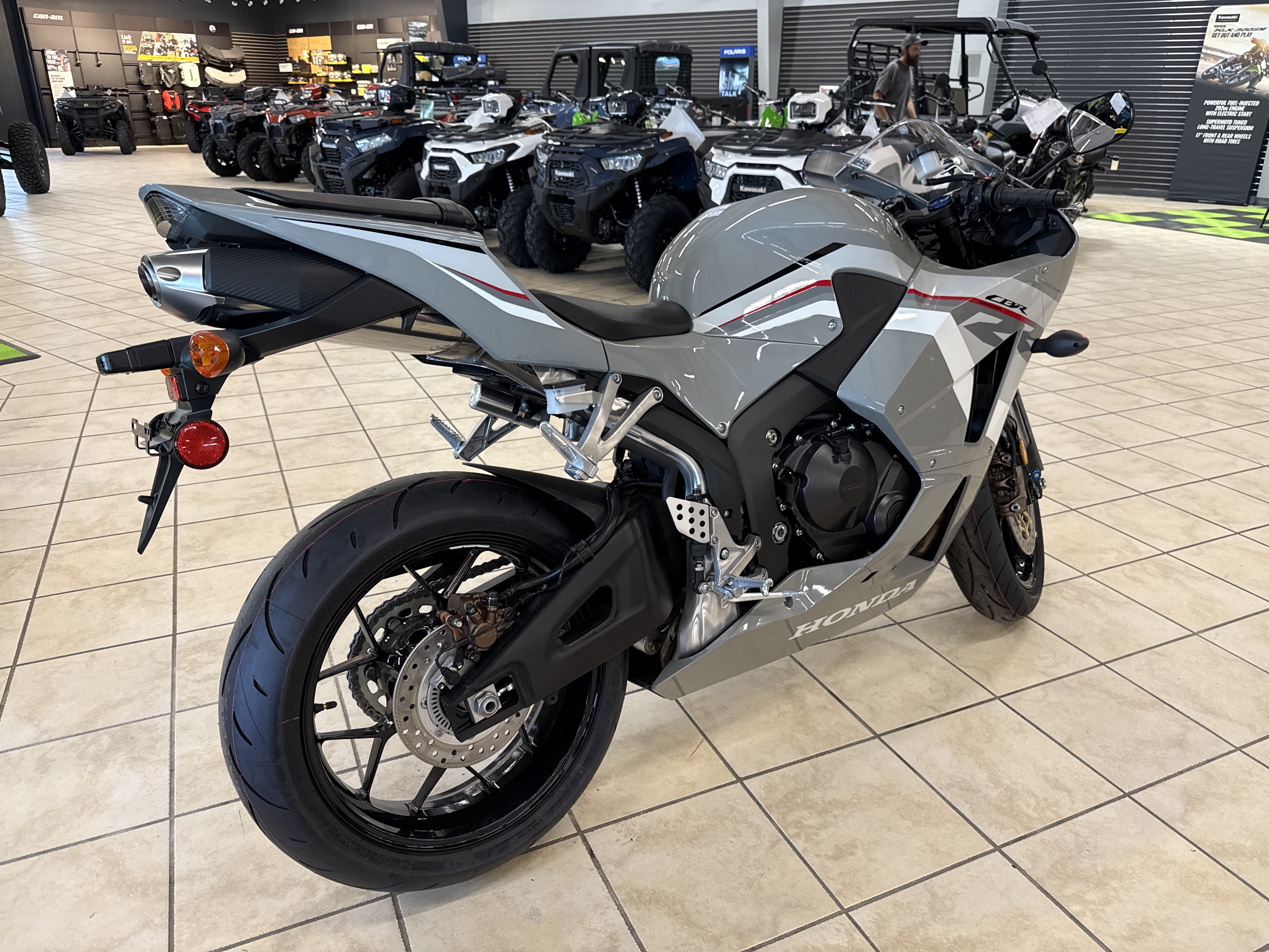 2026 Honda CBR600R - Photo 3