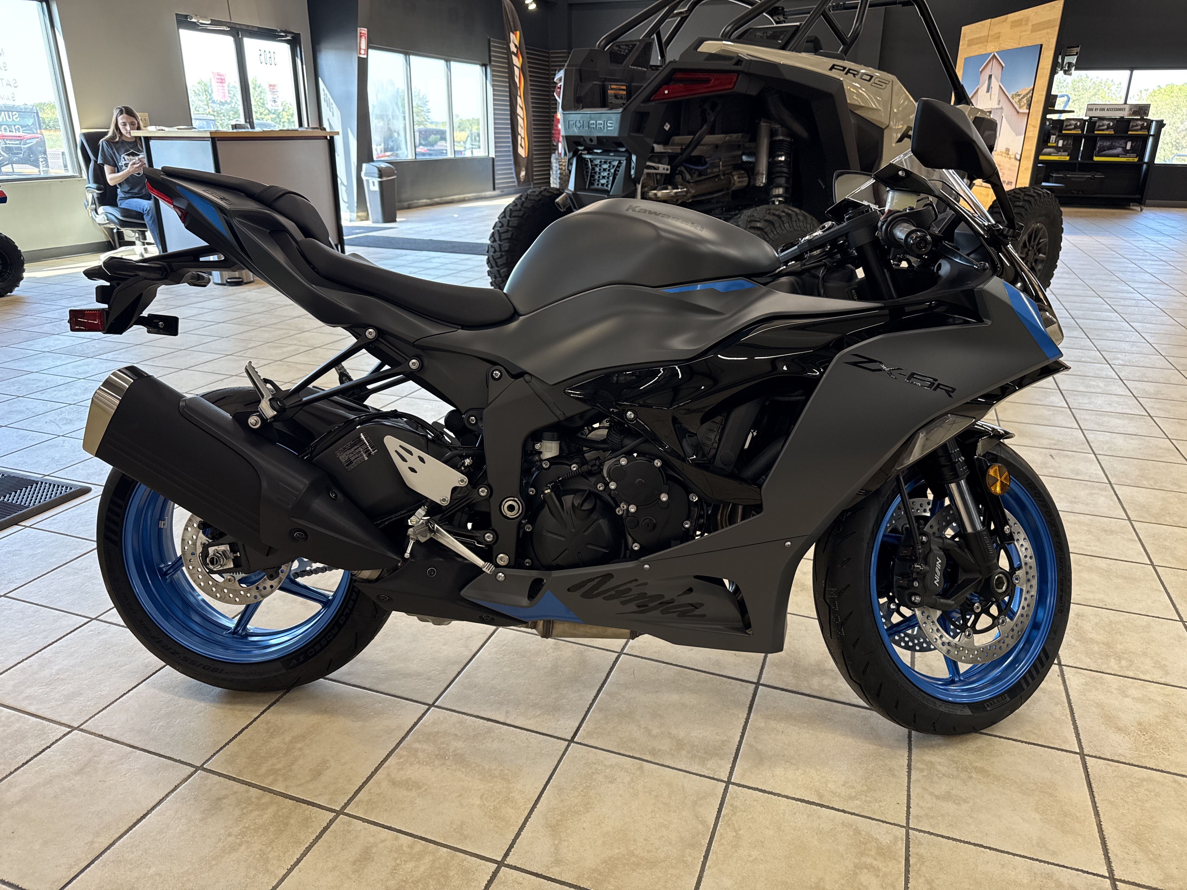 2026 Kawasaki NINJA ZX 6R - Photo 2