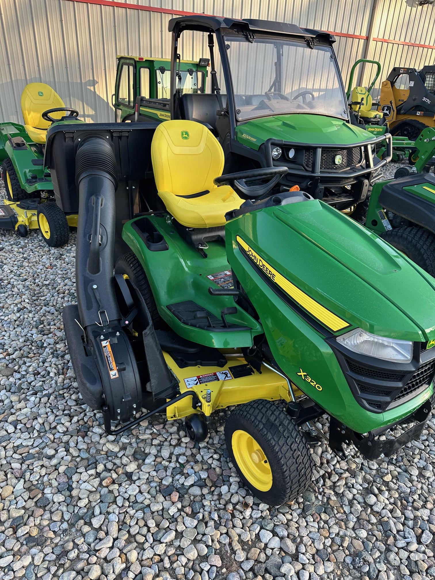 2005 John Deere X320 - Photo 2