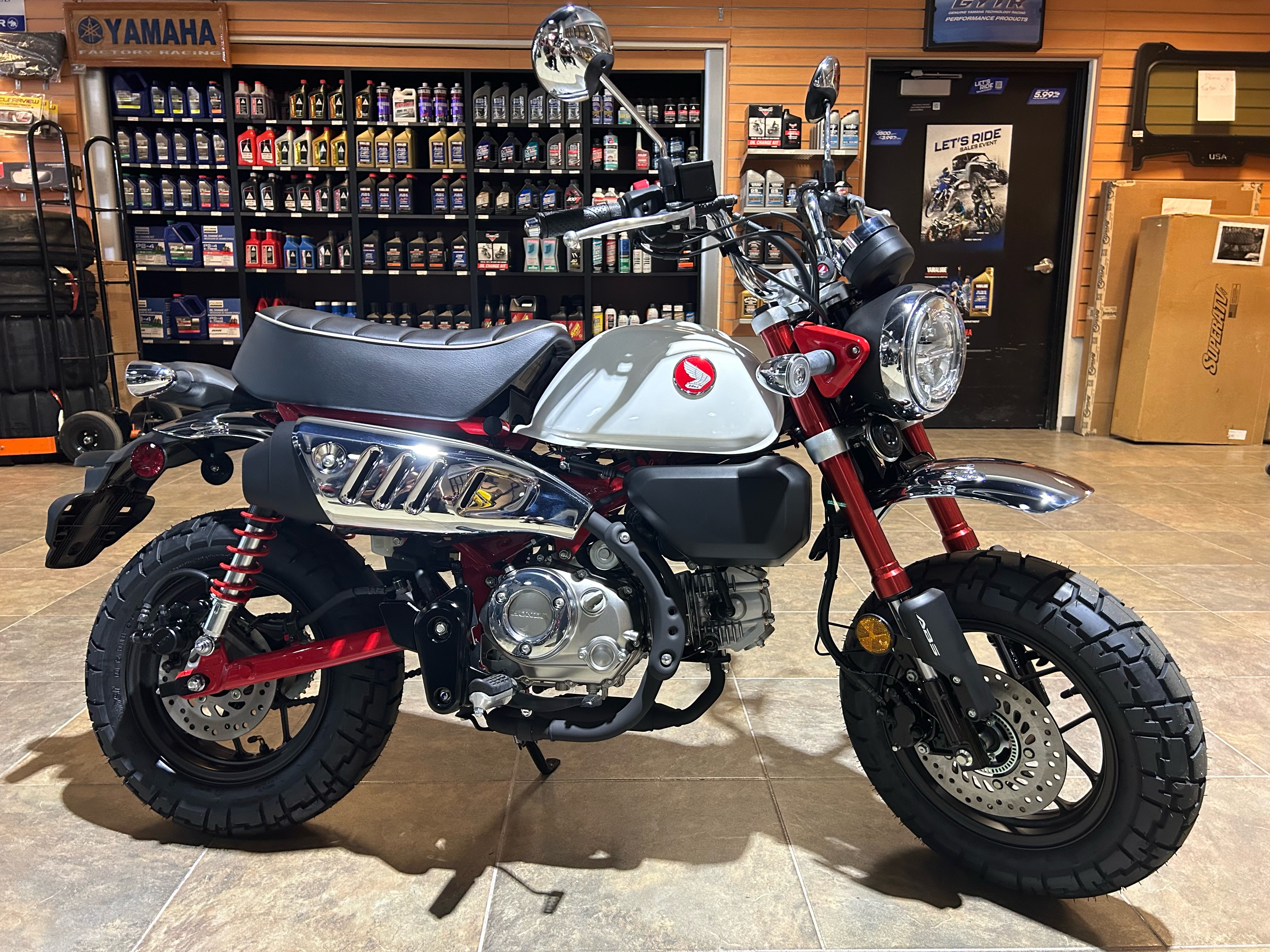 2025 Honda Monkey ABS - Photo 2