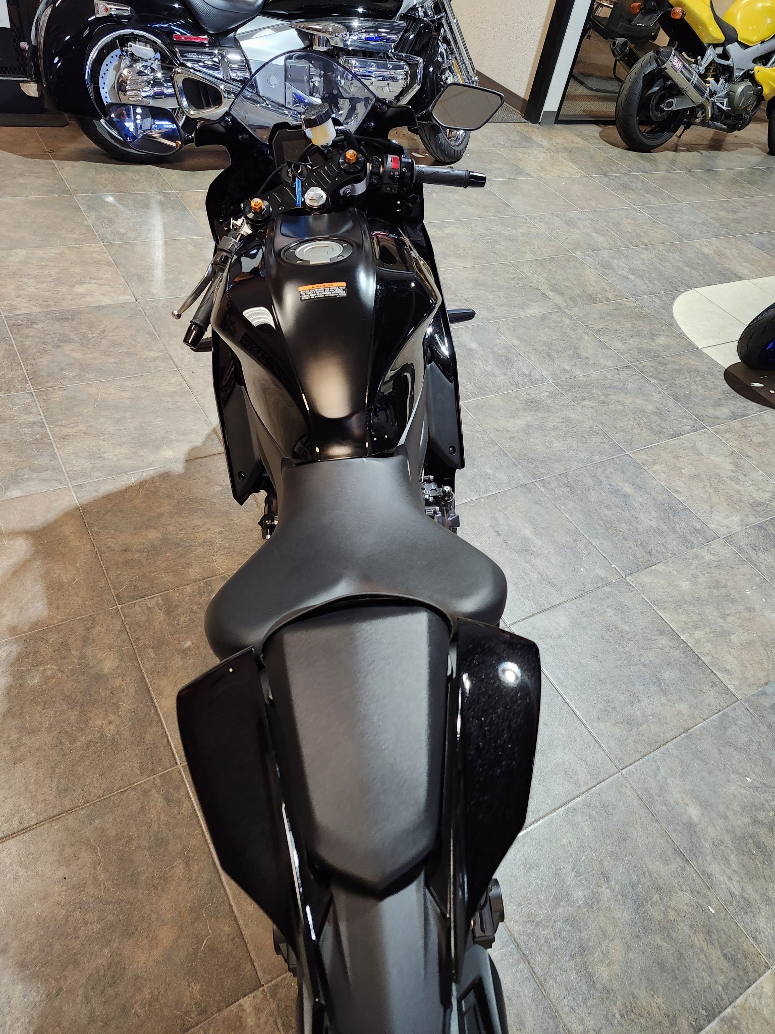 2025 Yamaha YZF-R7 - Photo 2
