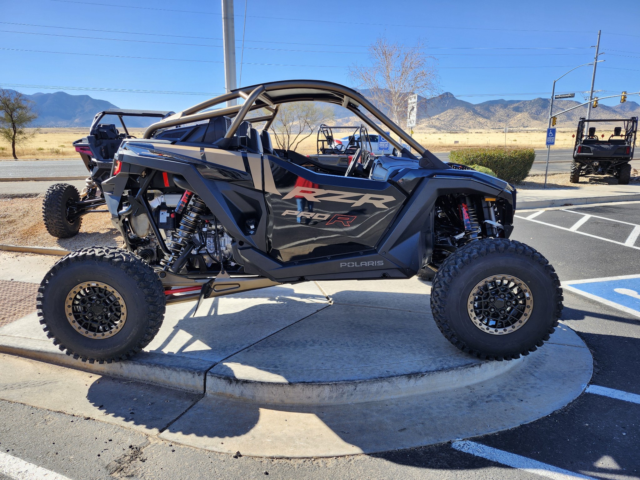 2025 Polaris RZR PRO R ULT - BLACK CRYSTAL / S BRONZE Ultimate - Photo 4