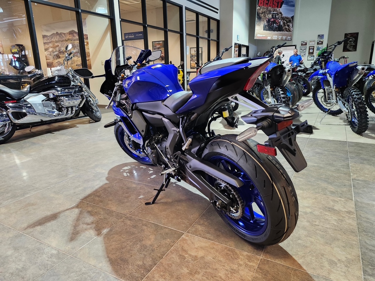 2025 Yamaha YZF-R7 - Photo 3
