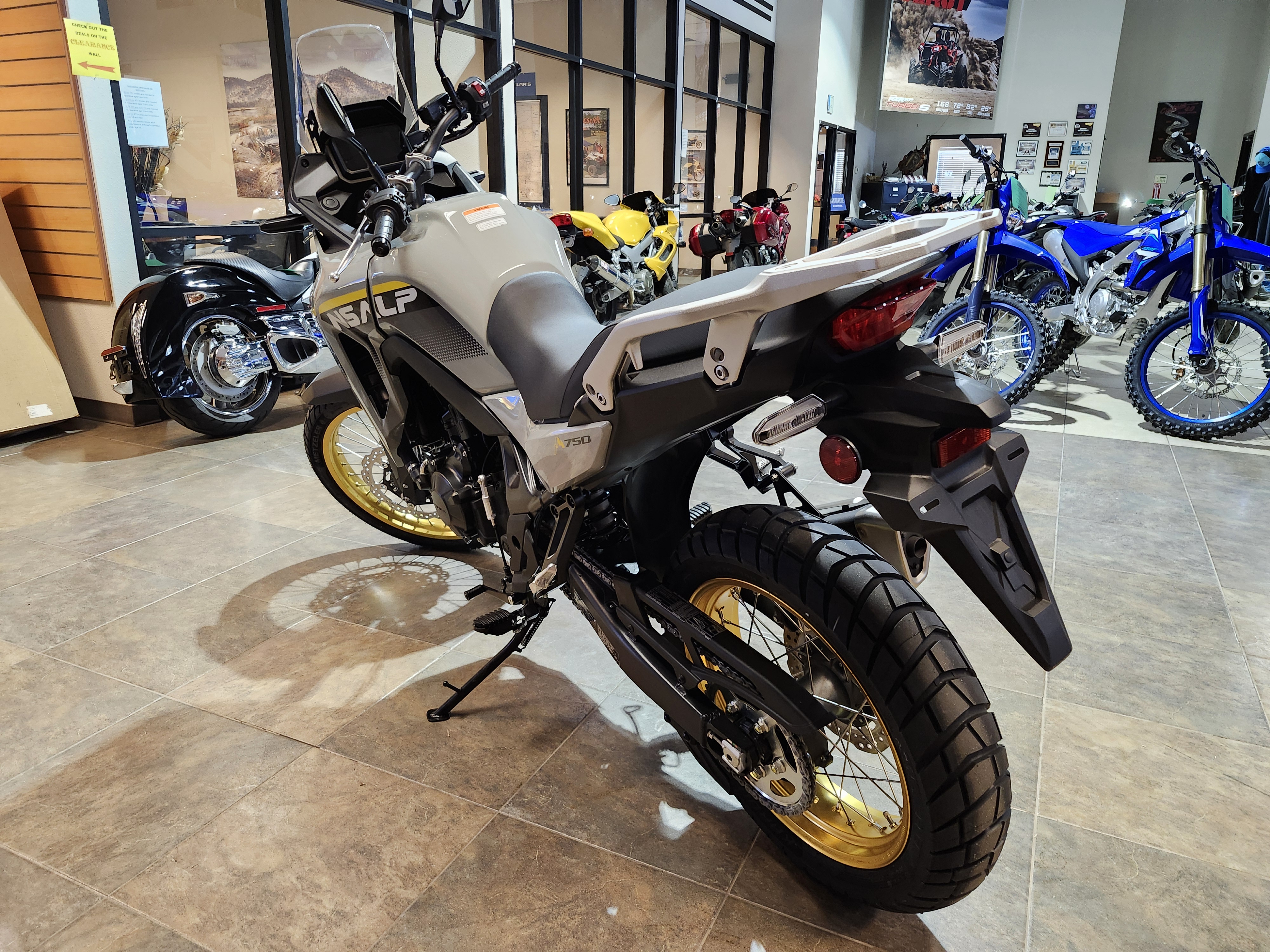 2025 Honda Transalp Base - Photo 3