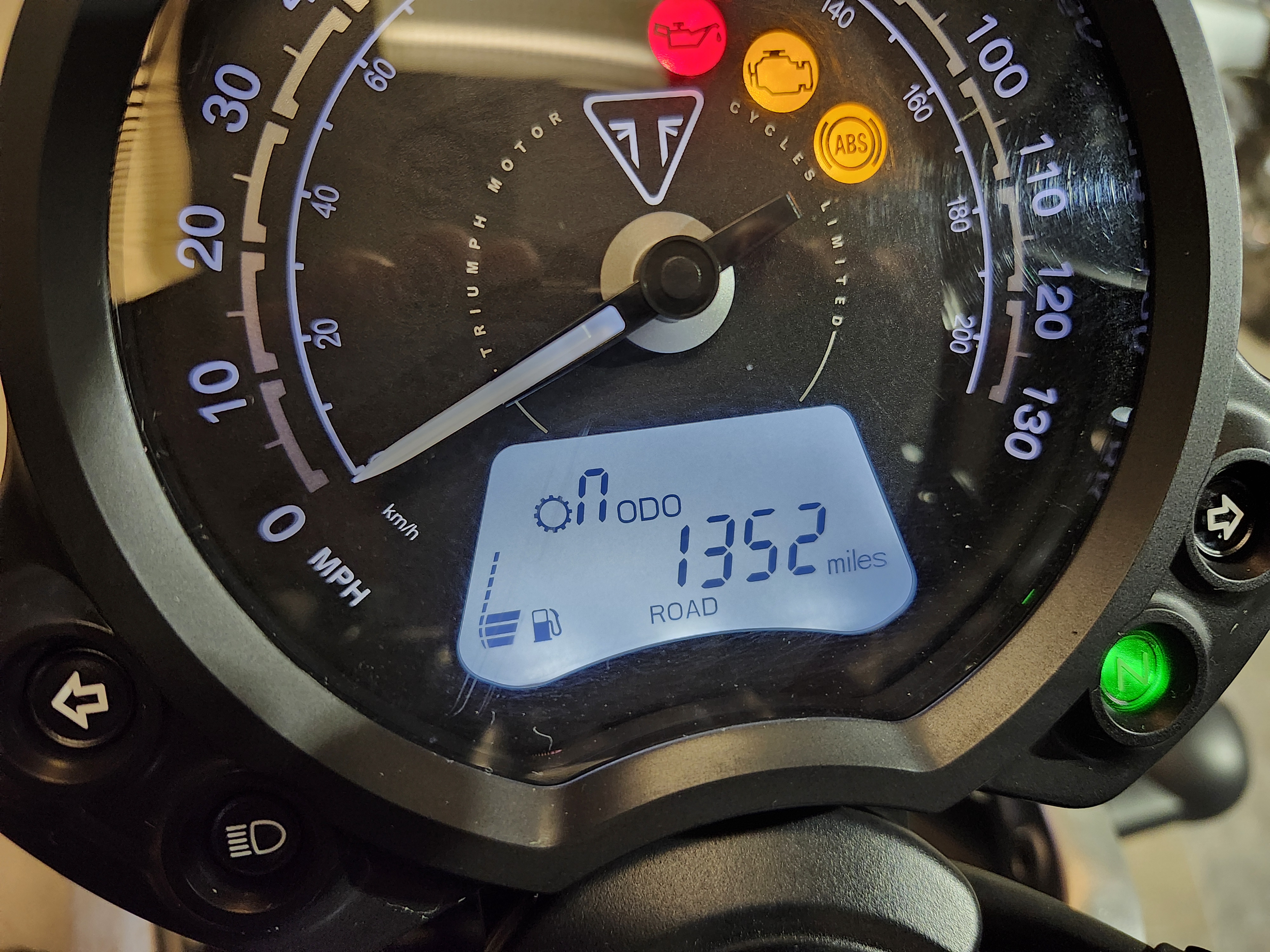 2024 Triumph Speed Twin 900 (Euro 5a) Stealth Edition - Photo 2