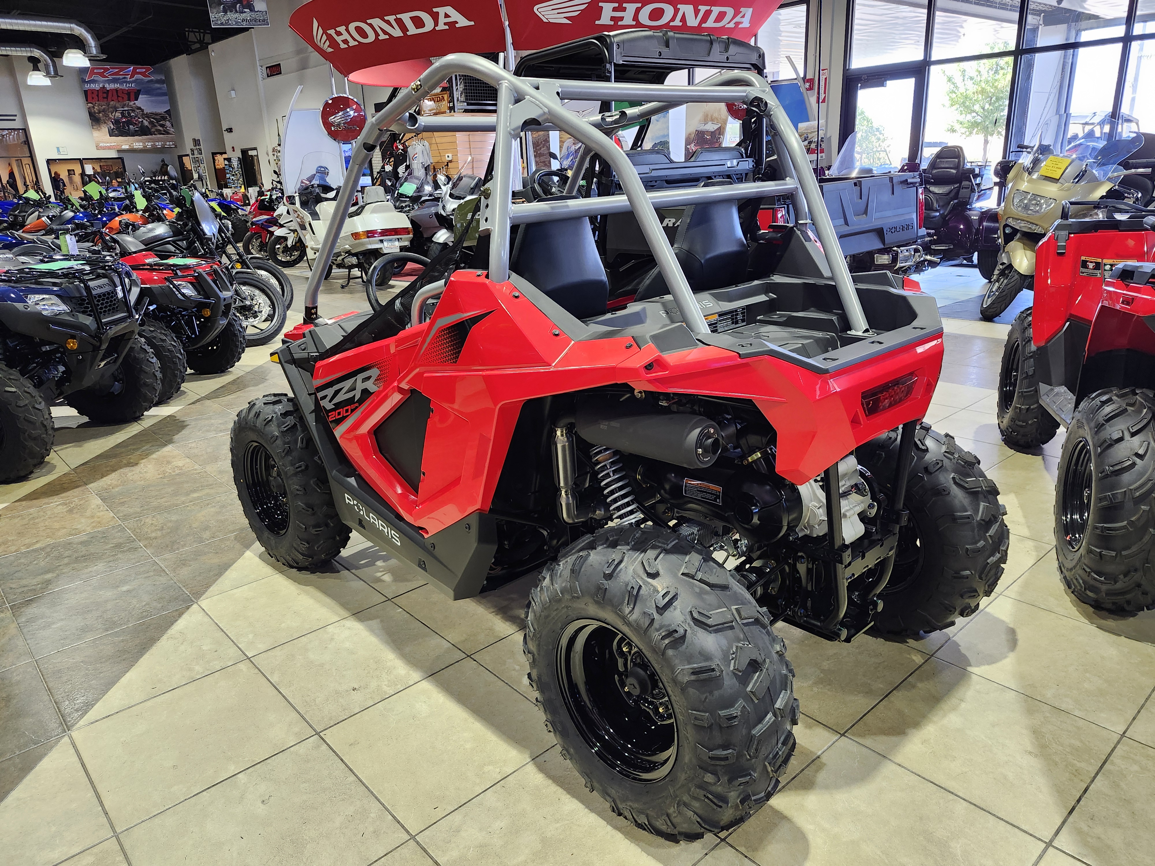 2026 Polaris RZR 200 EFI INDY RED - Photo 3