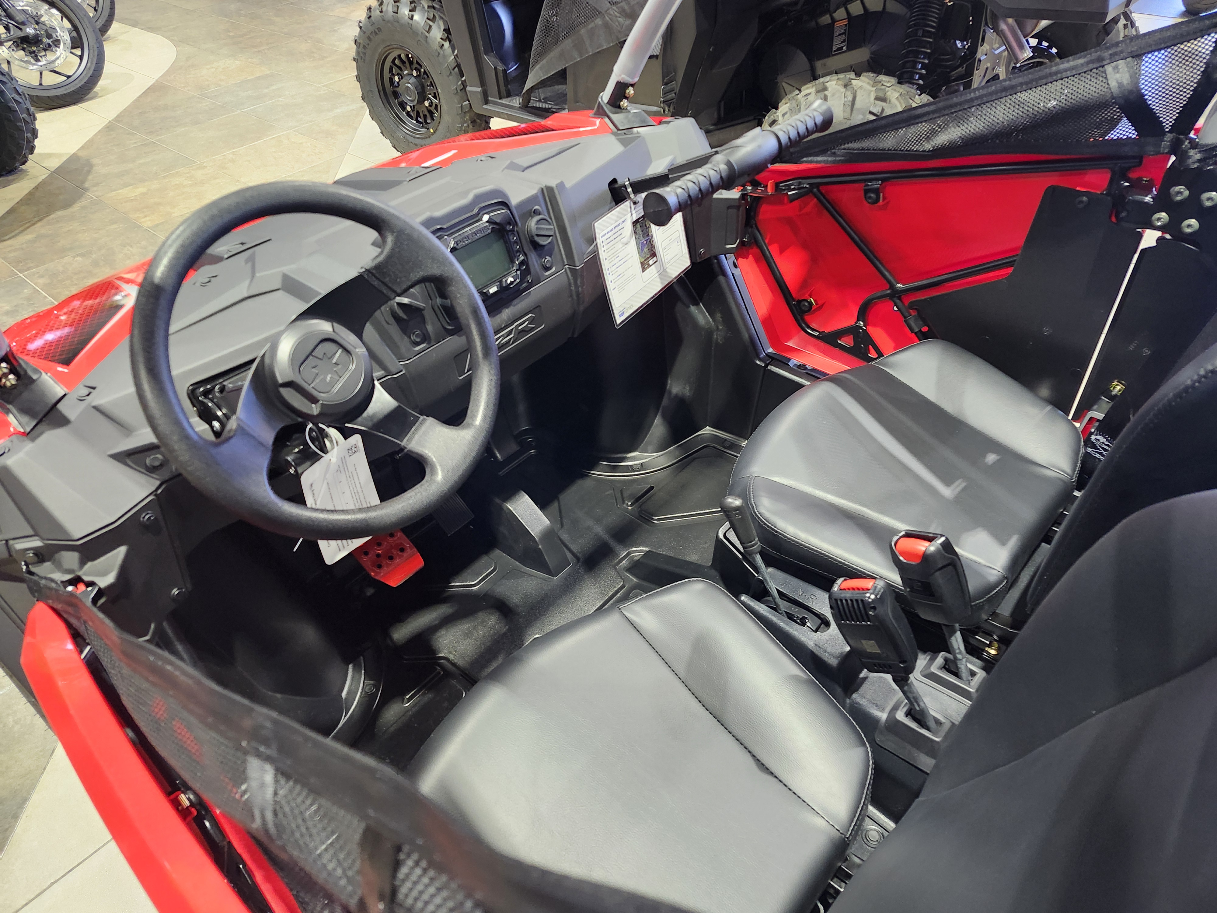 2026 Polaris RZR 200 EFI INDY RED - Photo 2