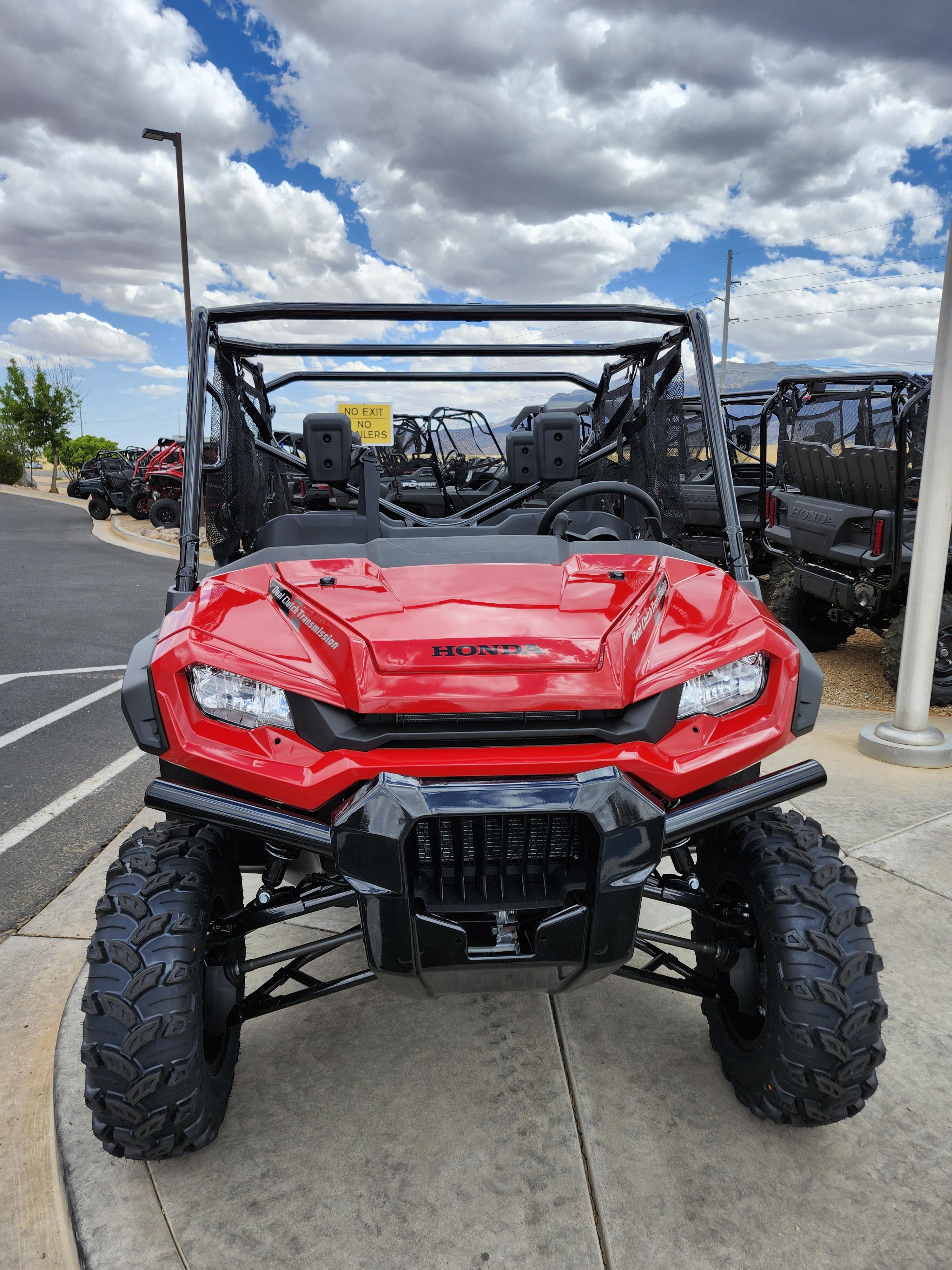 2025 Honda Pioneer 1000-6 Crew Deluxe - Photo 4